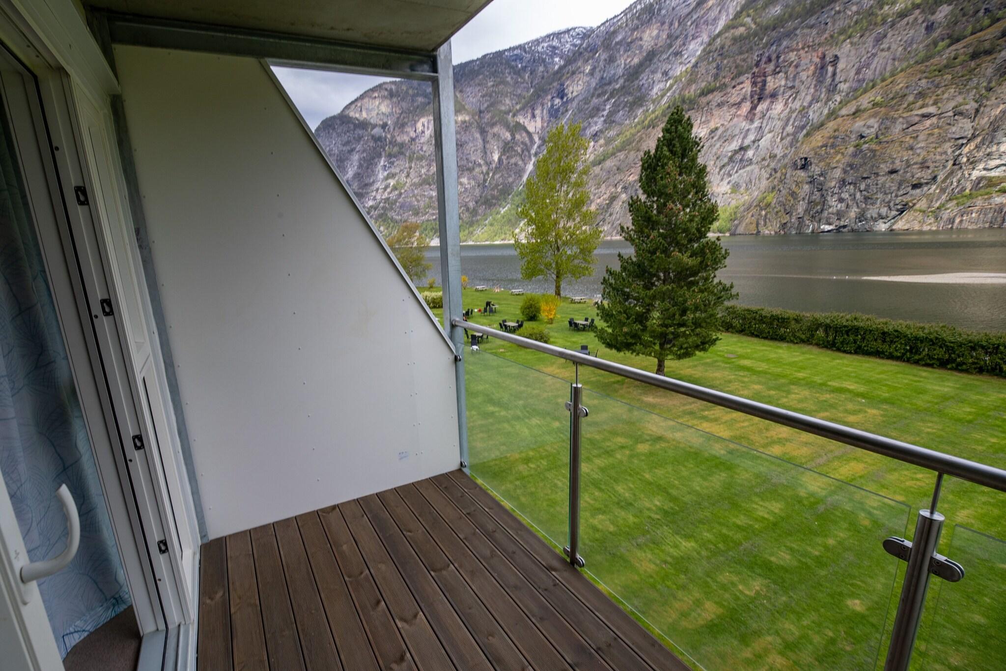 Double Deluxe Queen Bed