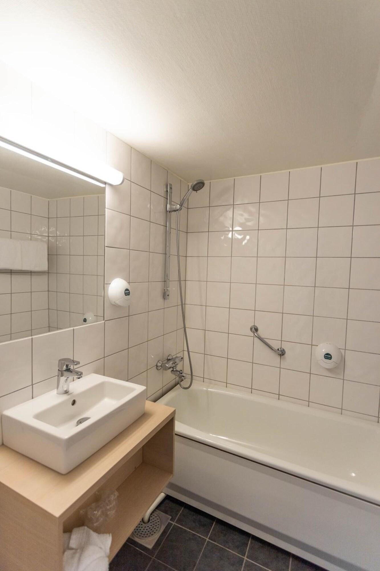 Double Deluxe Queen Bed