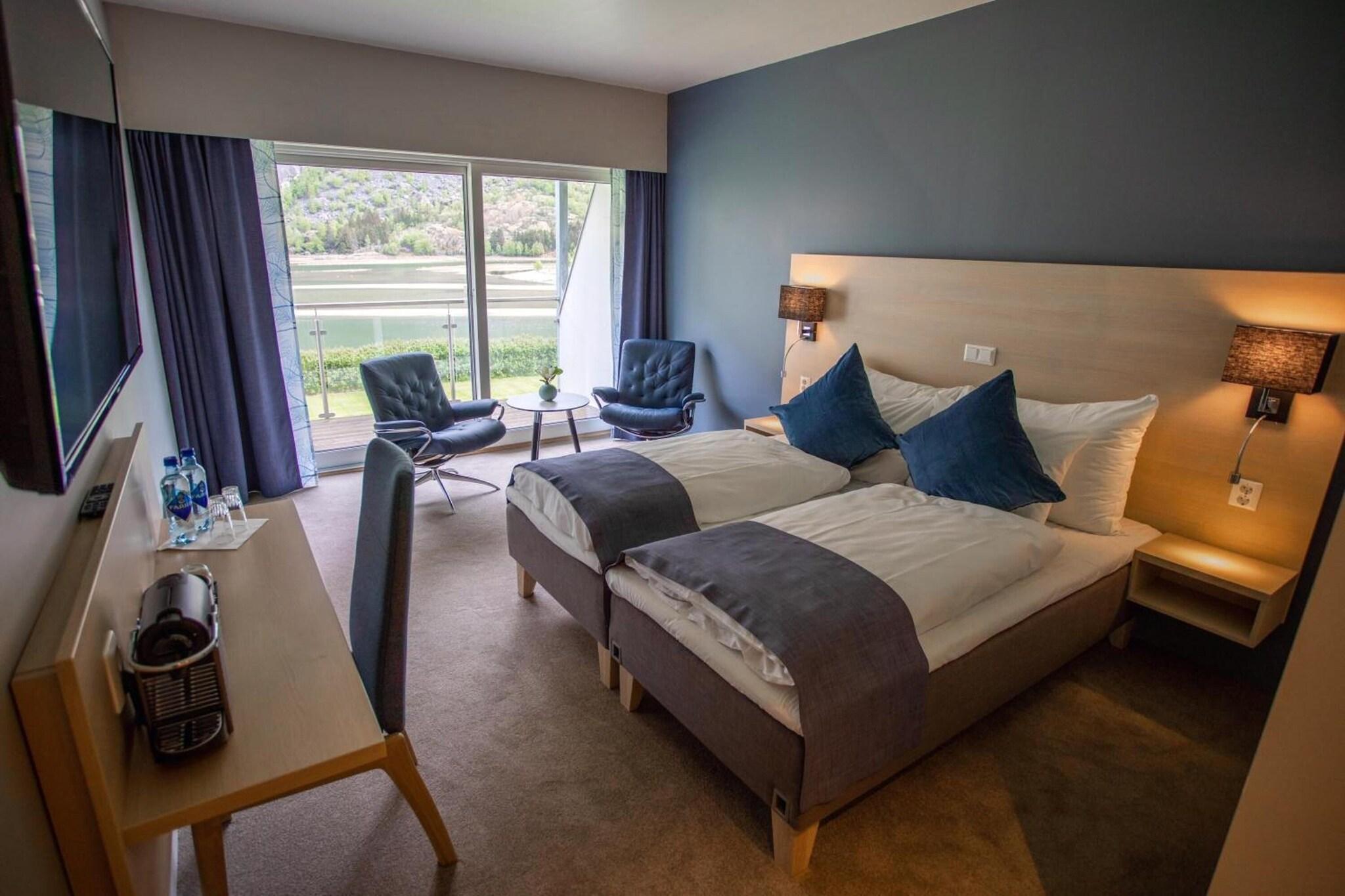 Double Deluxe Queen Bed