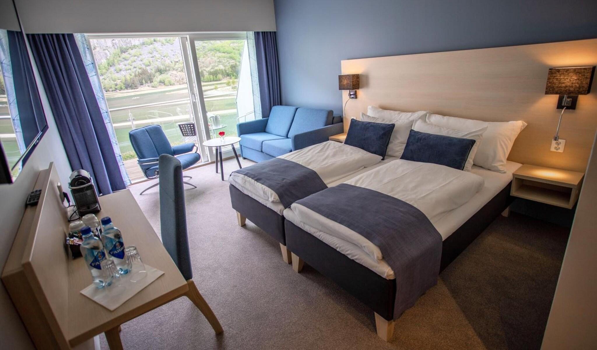 Double Deluxe Queen Bed