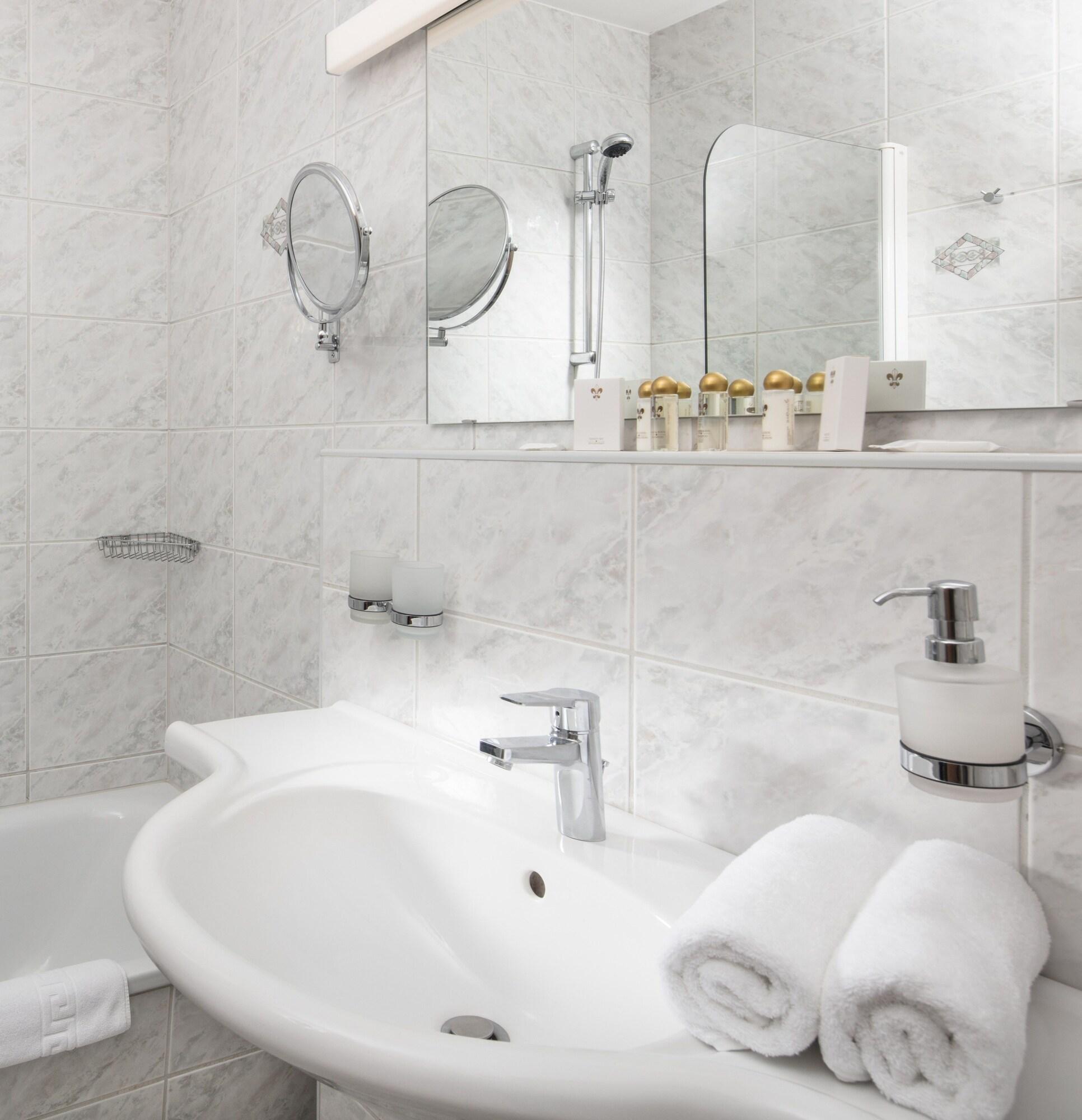 Double Superior Queen Bed