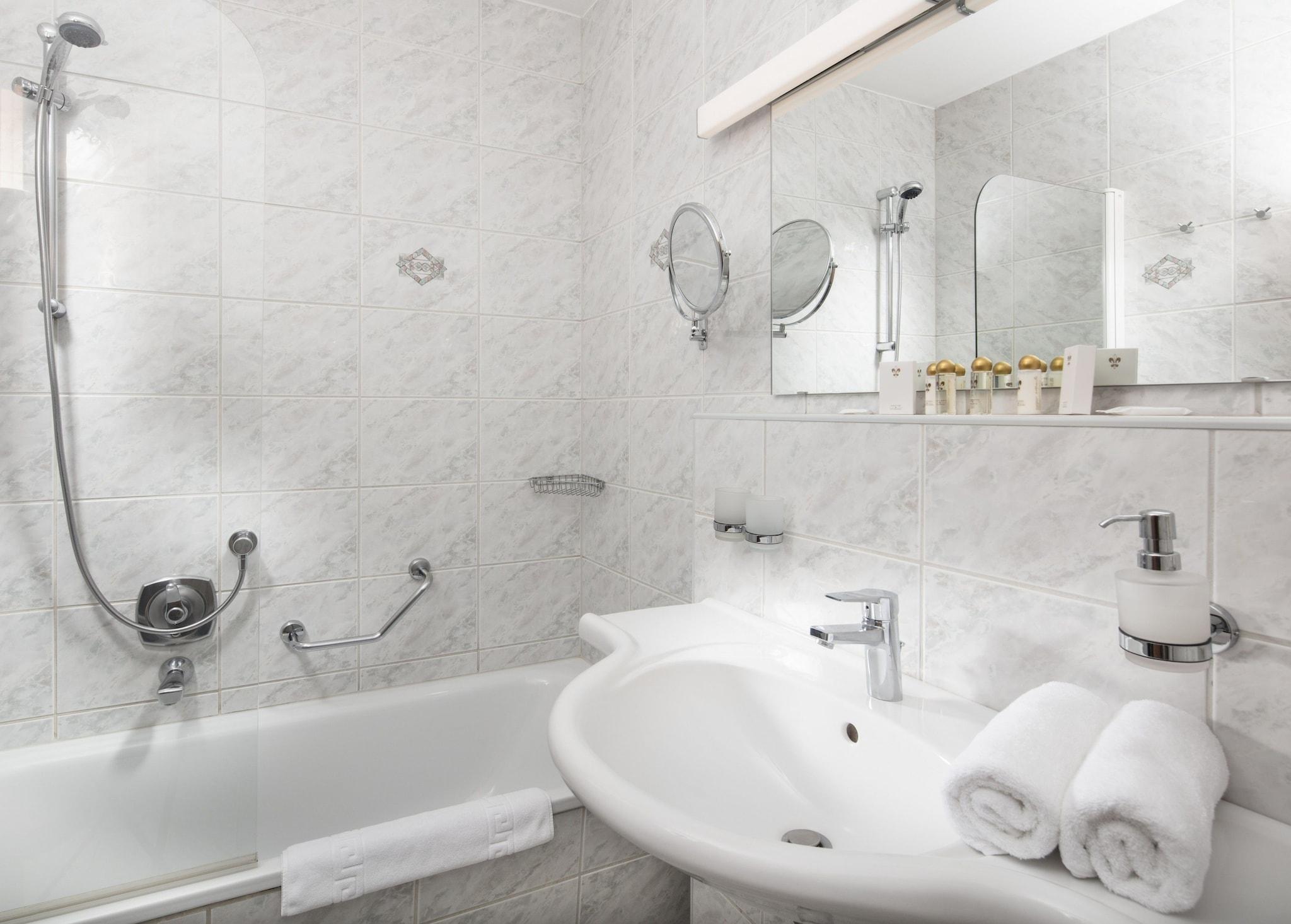 Double Superior Queen Bed