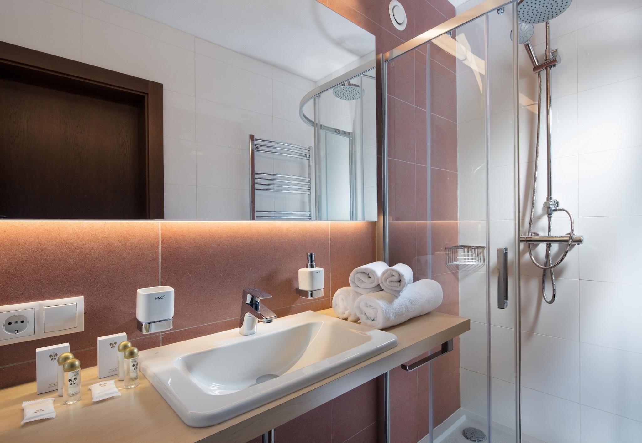 Double Deluxe Queen Bed