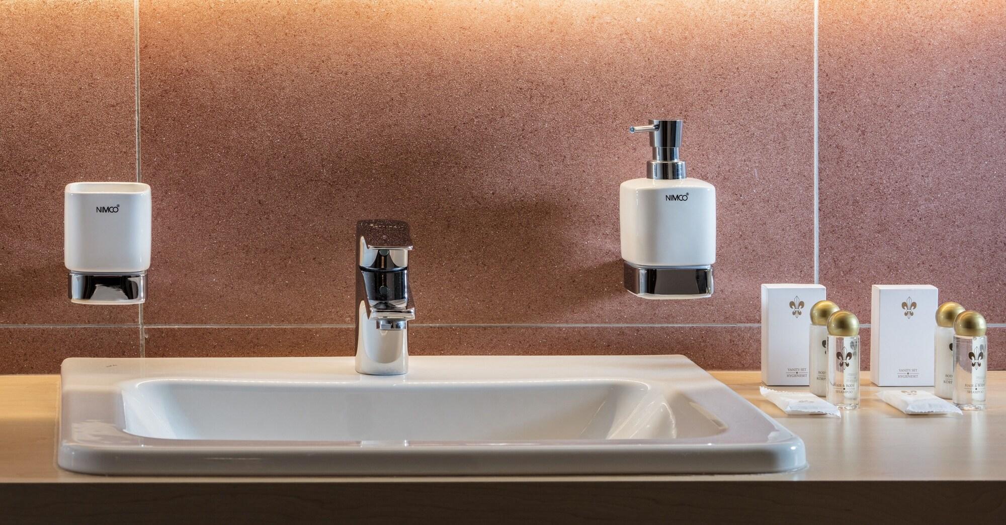 Double Deluxe Queen Bed