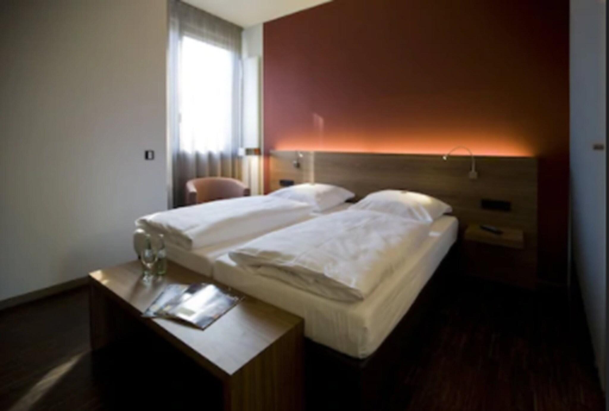 Double Business Queen Bed