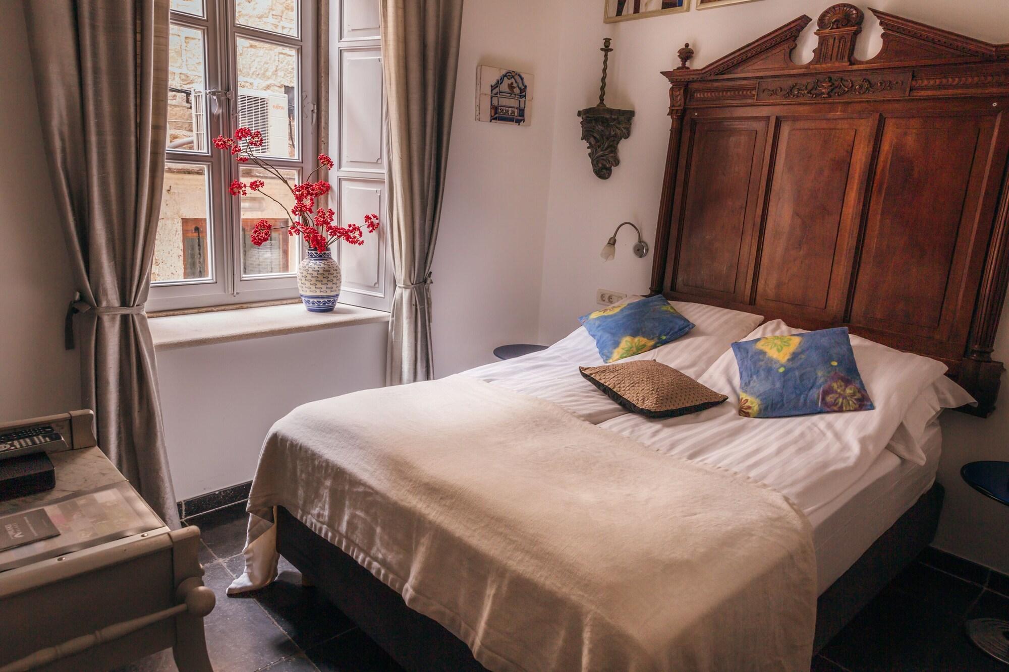 Double or Twin Standard