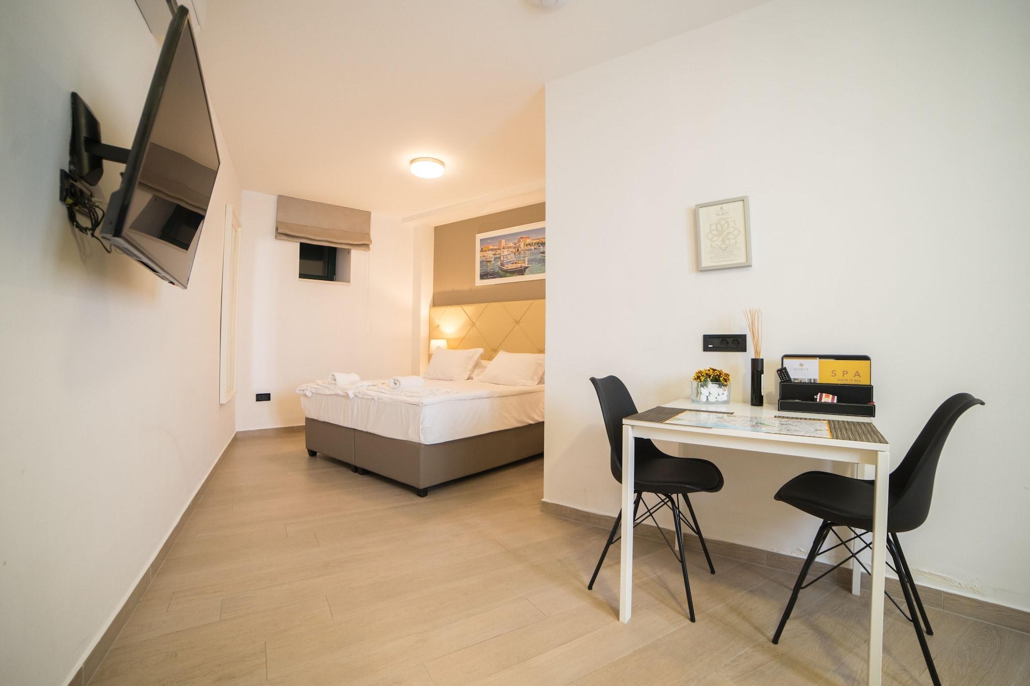 Studio King Size Bed