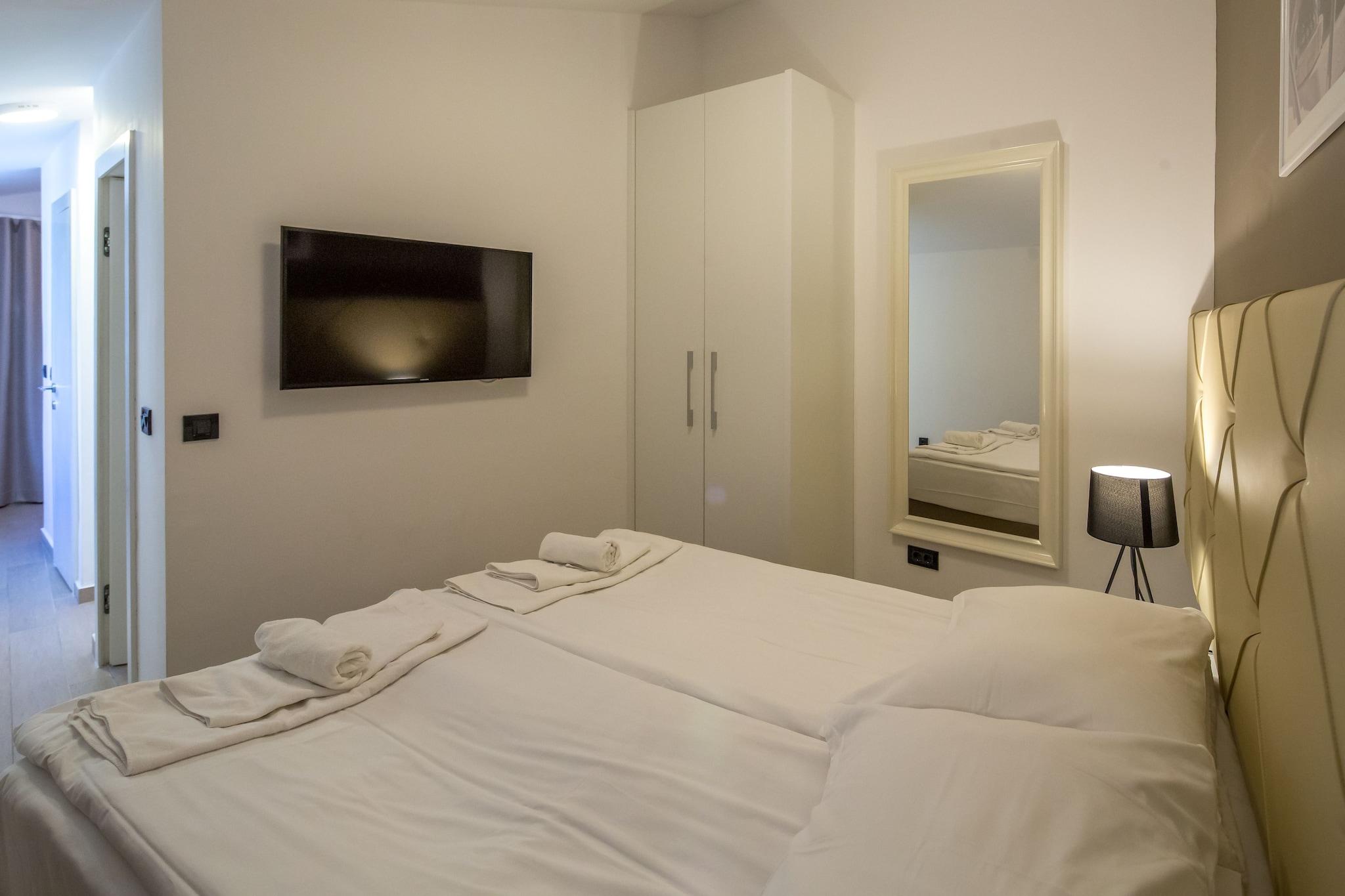 Double Deluxe City View King Bed