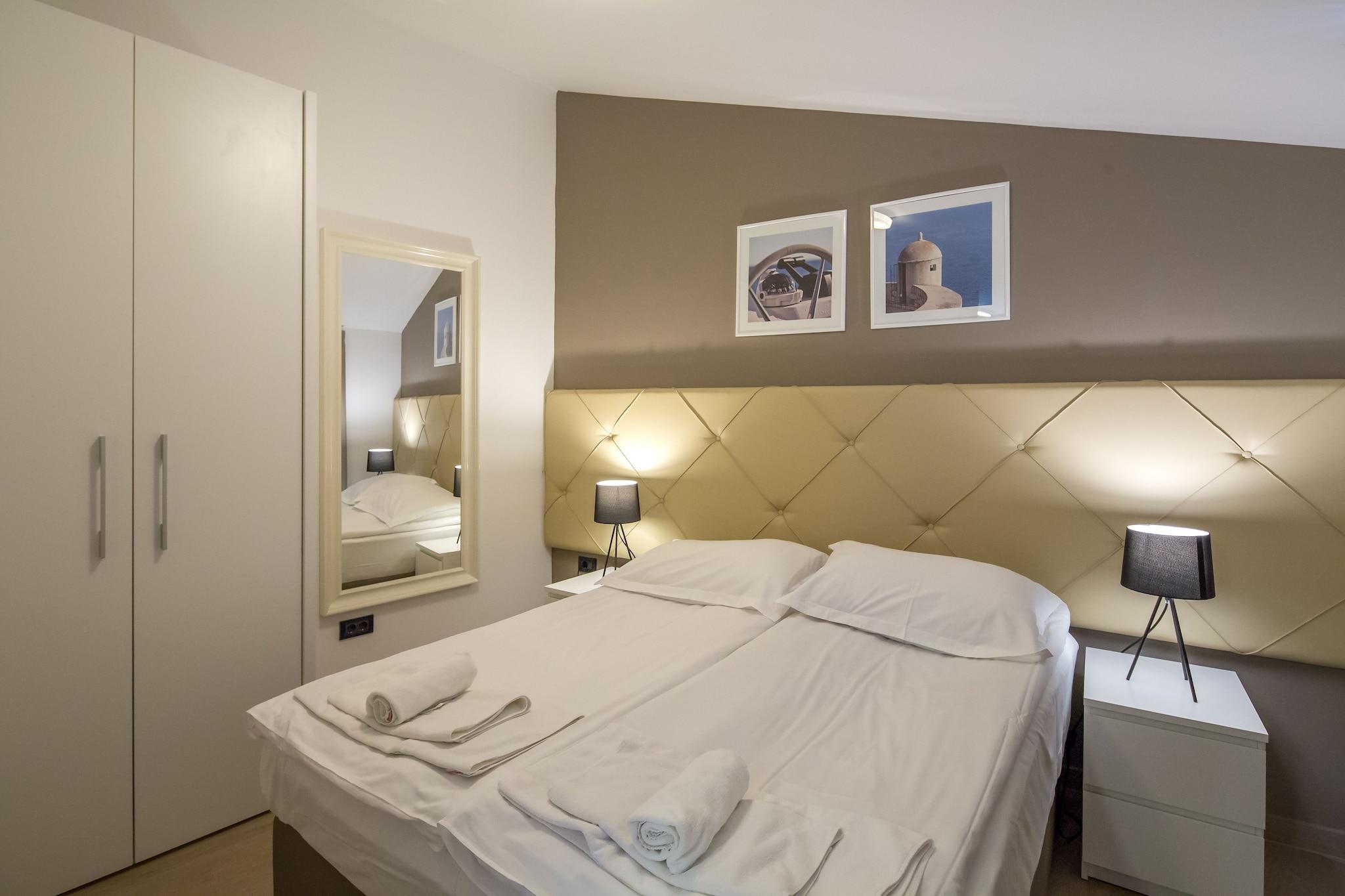 Double Deluxe City View King Bed