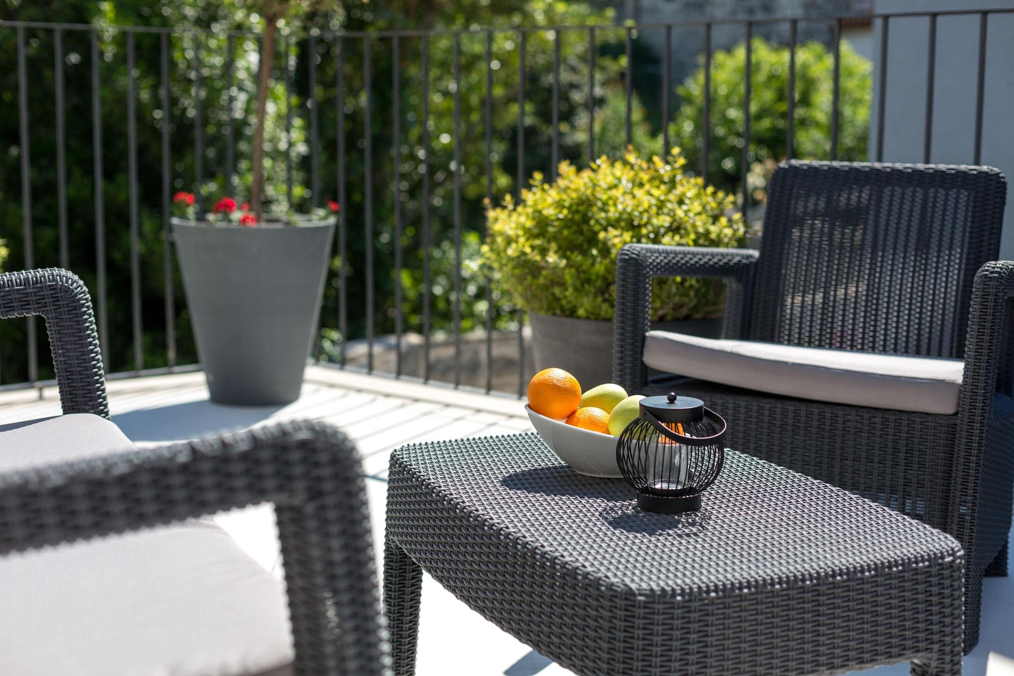 Double Deluxe City View King Bed