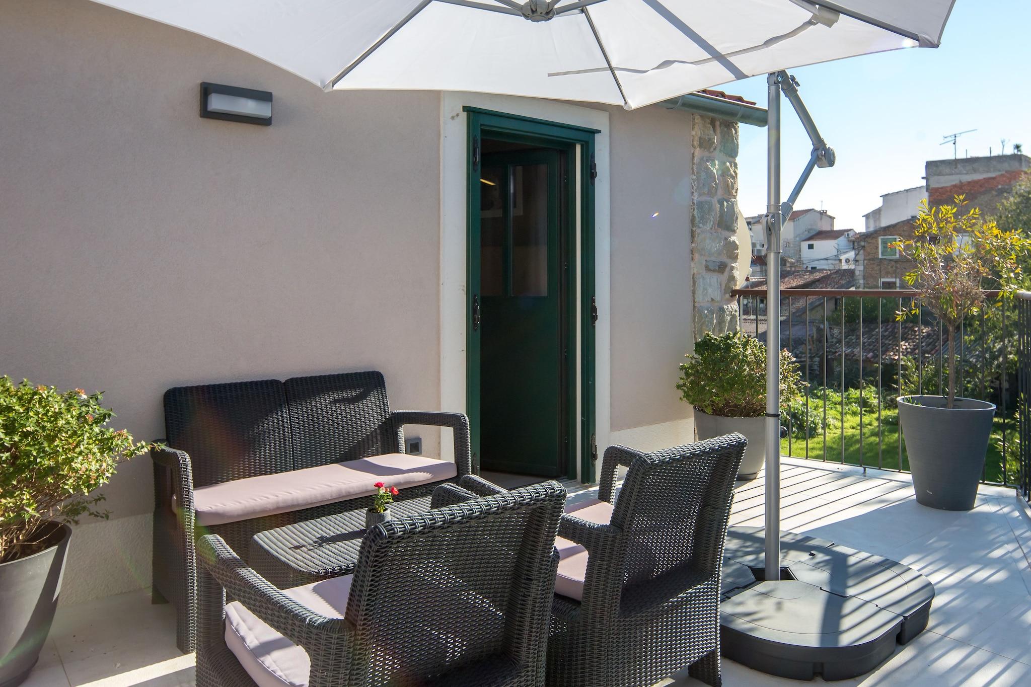 Double Deluxe City View King Bed