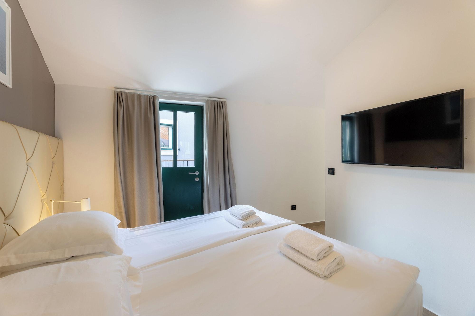 Double Deluxe City View King Bed