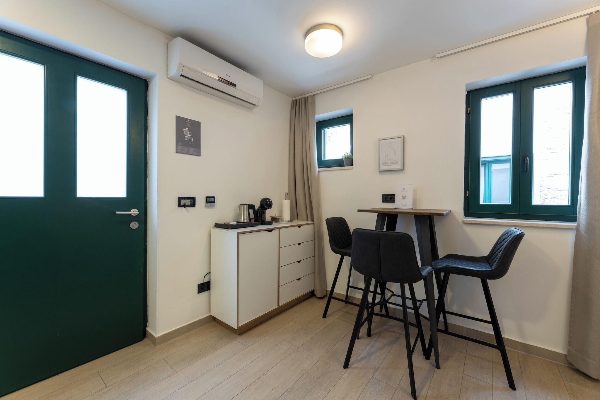 Double Deluxe City View King Bed