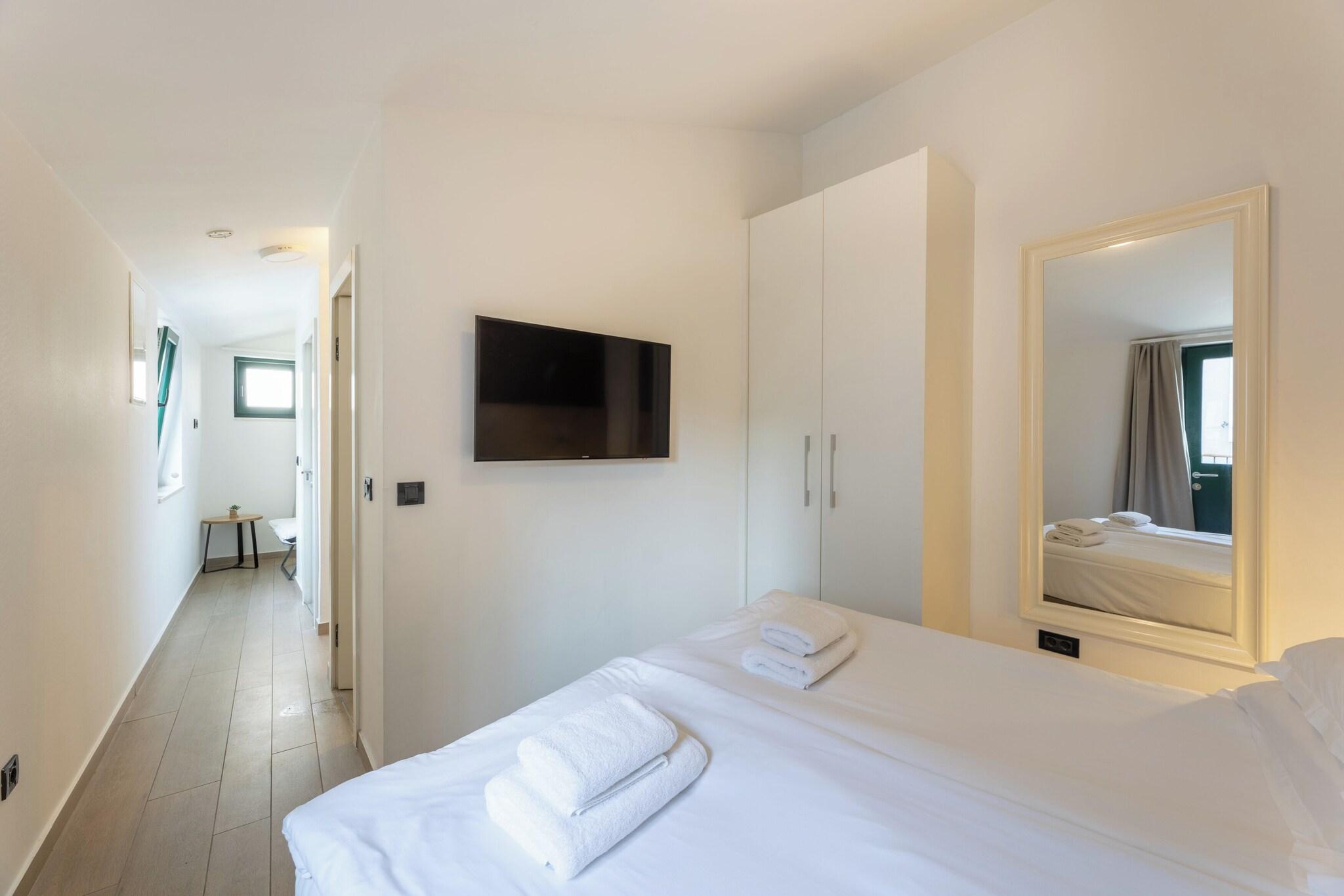 Double Deluxe City View King Bed