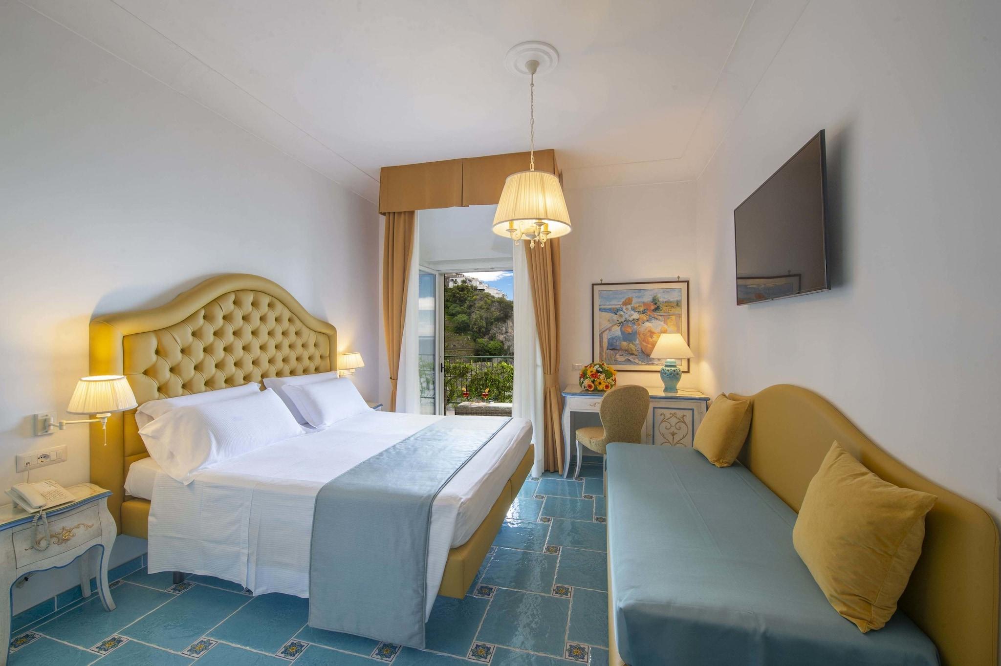 Triple Deluxe Two Beds