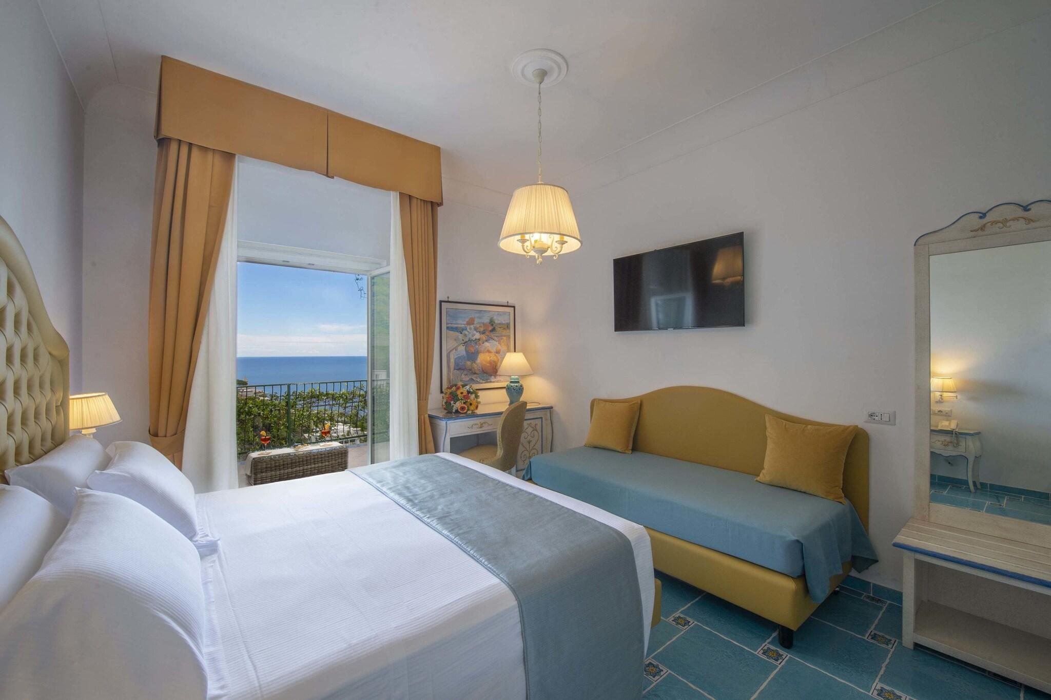 Triple Deluxe Two Beds