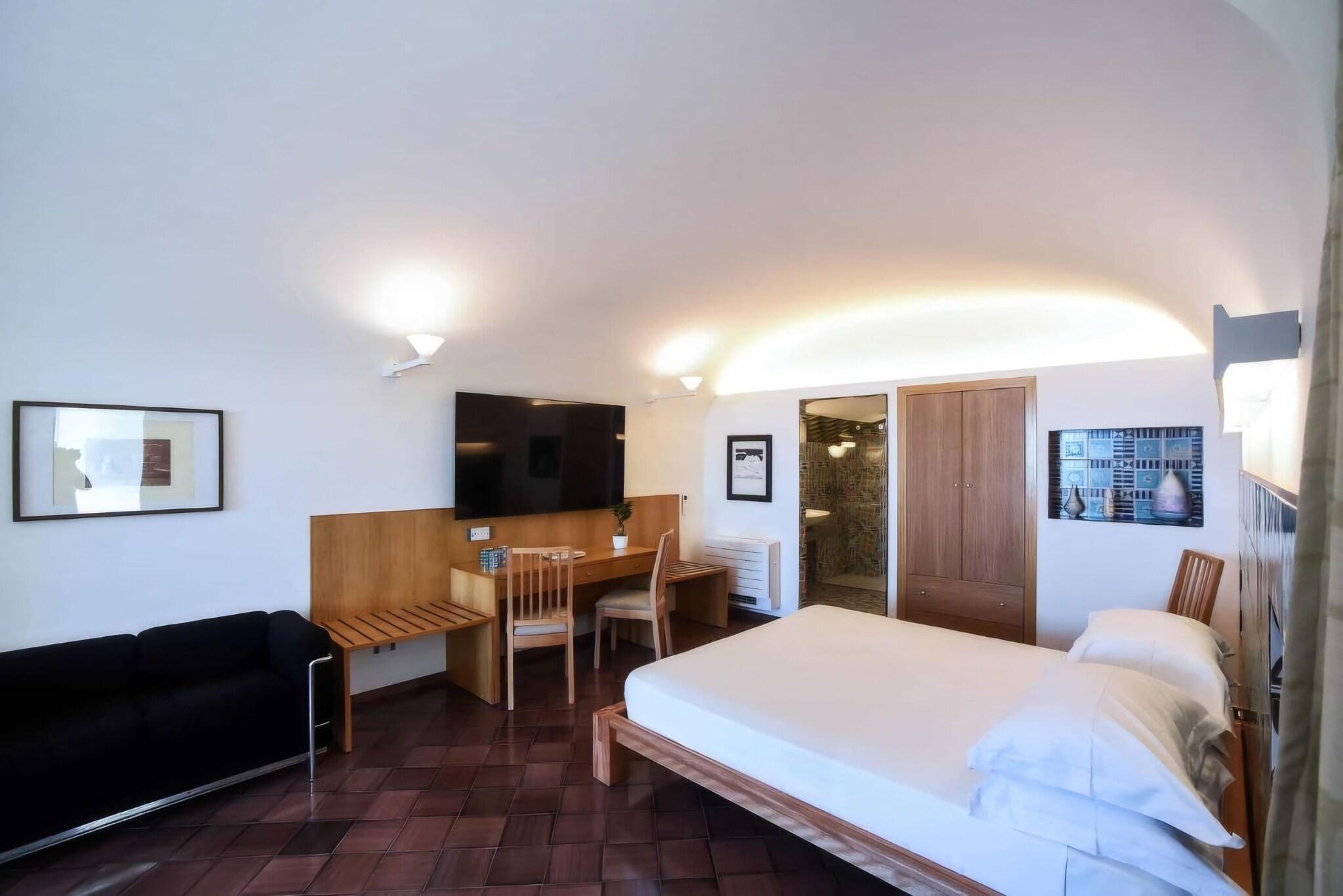 Studio King Size Bed