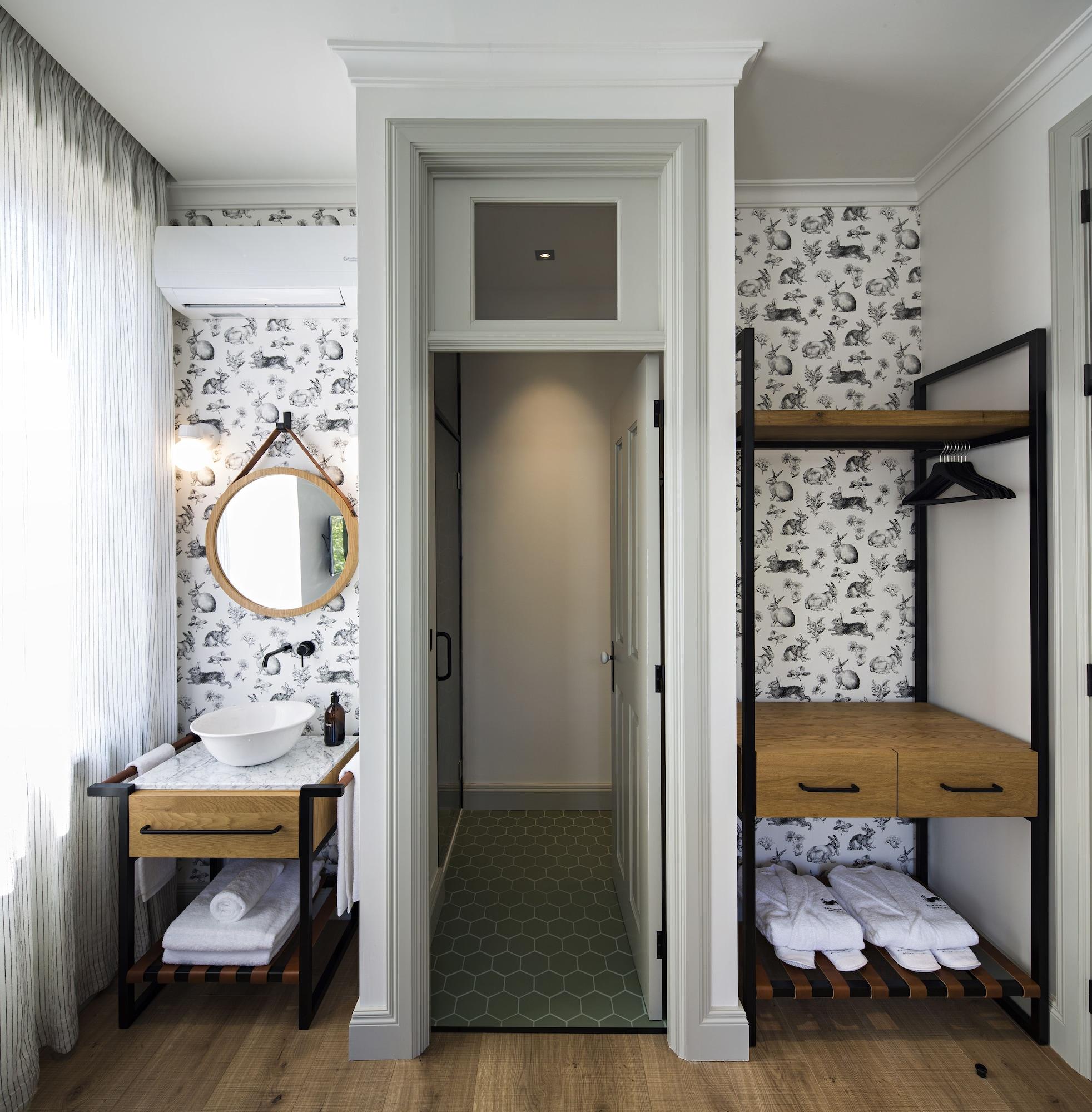 Double Deluxe Queen Bed