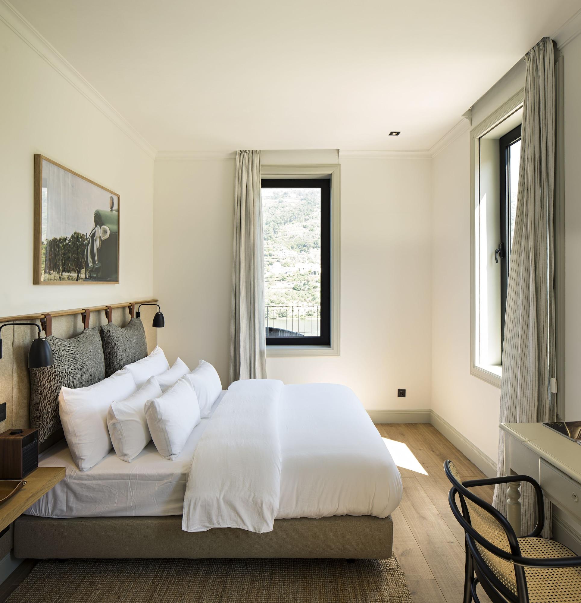 Double Deluxe Queen Bed