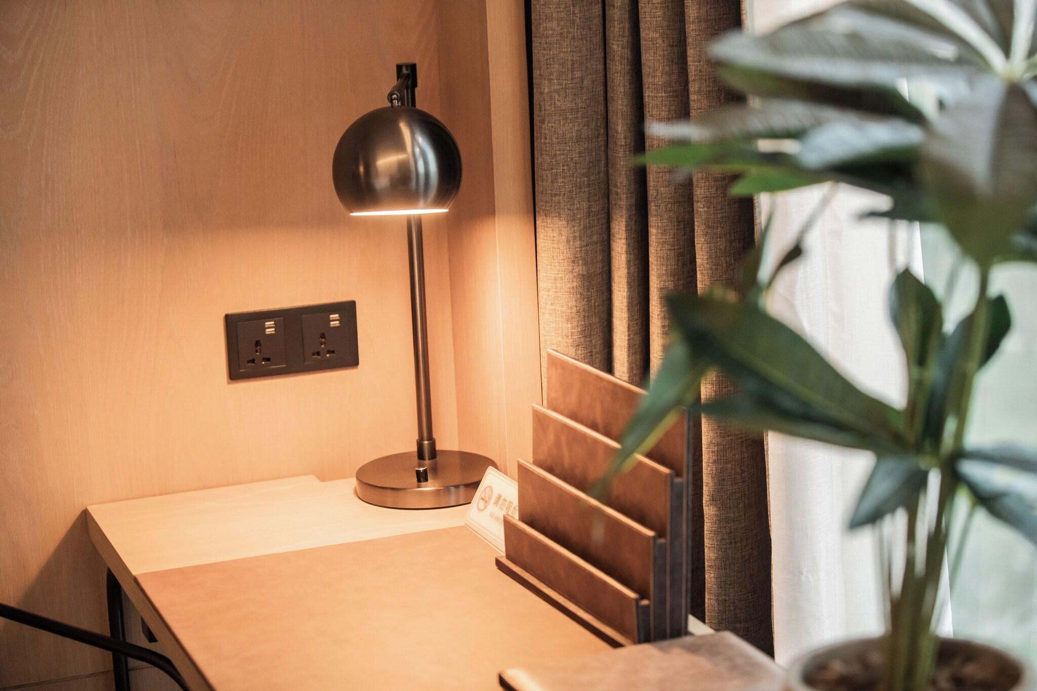 Double Deluxe King Bed