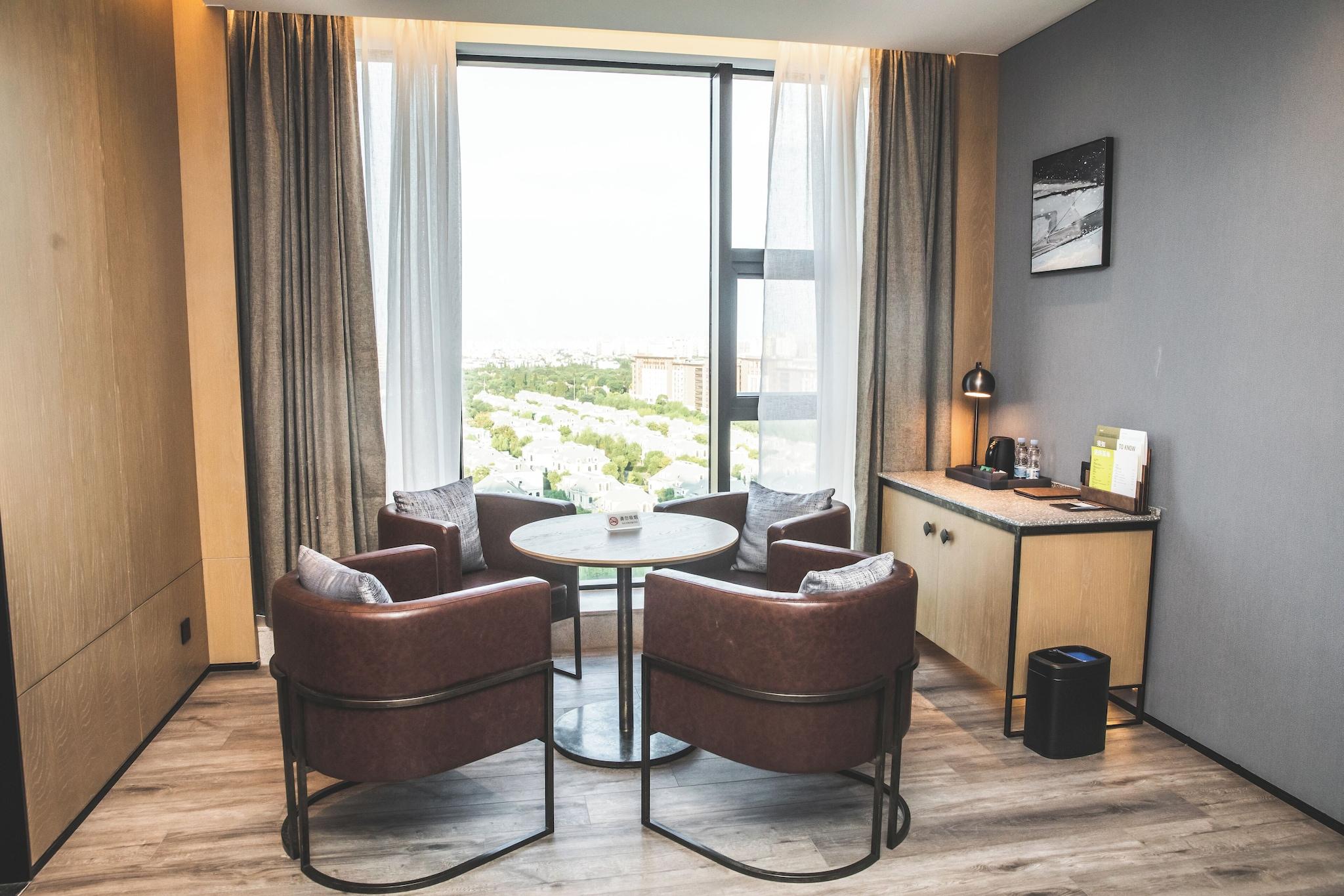 Suite King Bed One Bedroom 