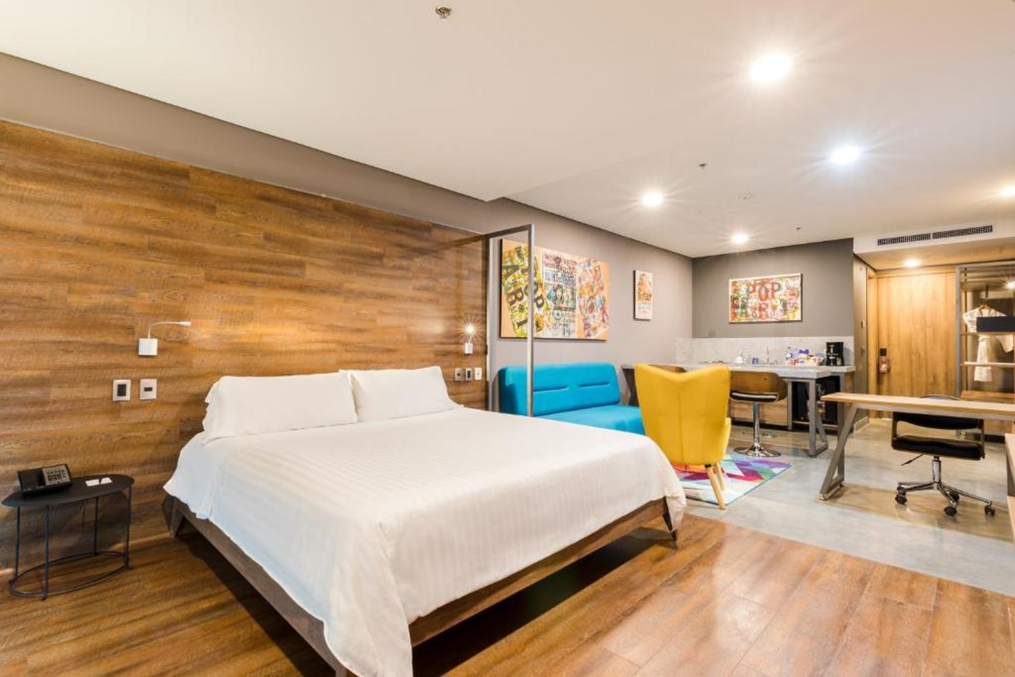 Double Deluxe One Bed