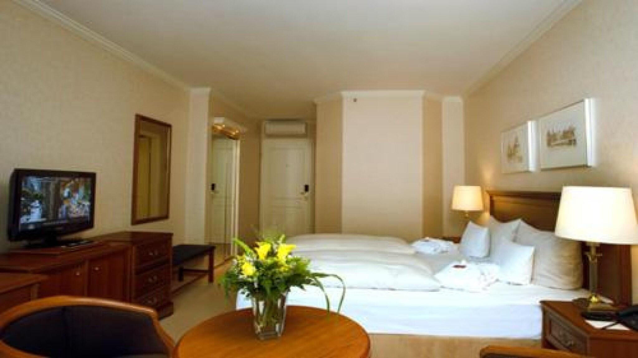 Double Superior Queen Bed