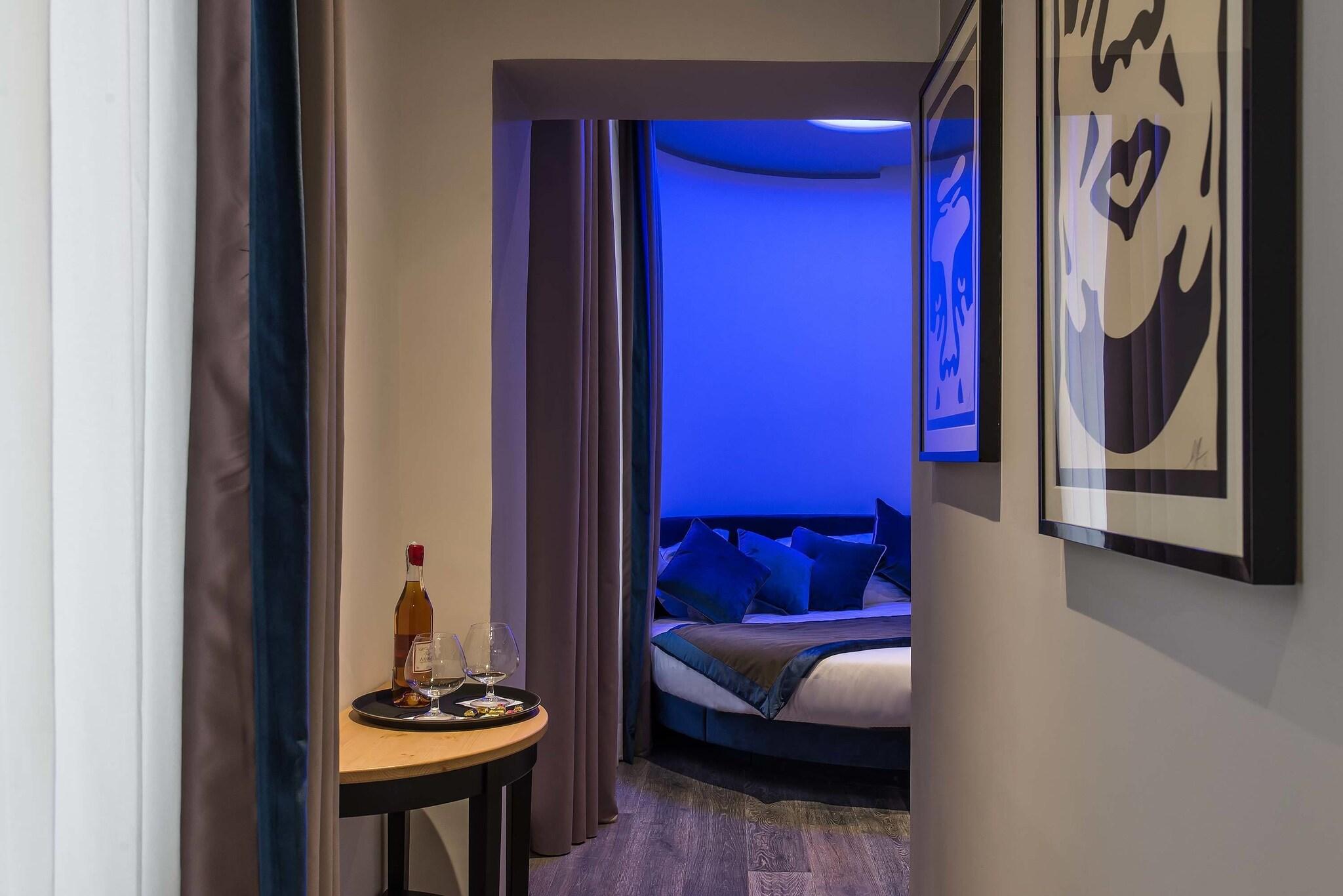 Double Deluxe Queen Bed