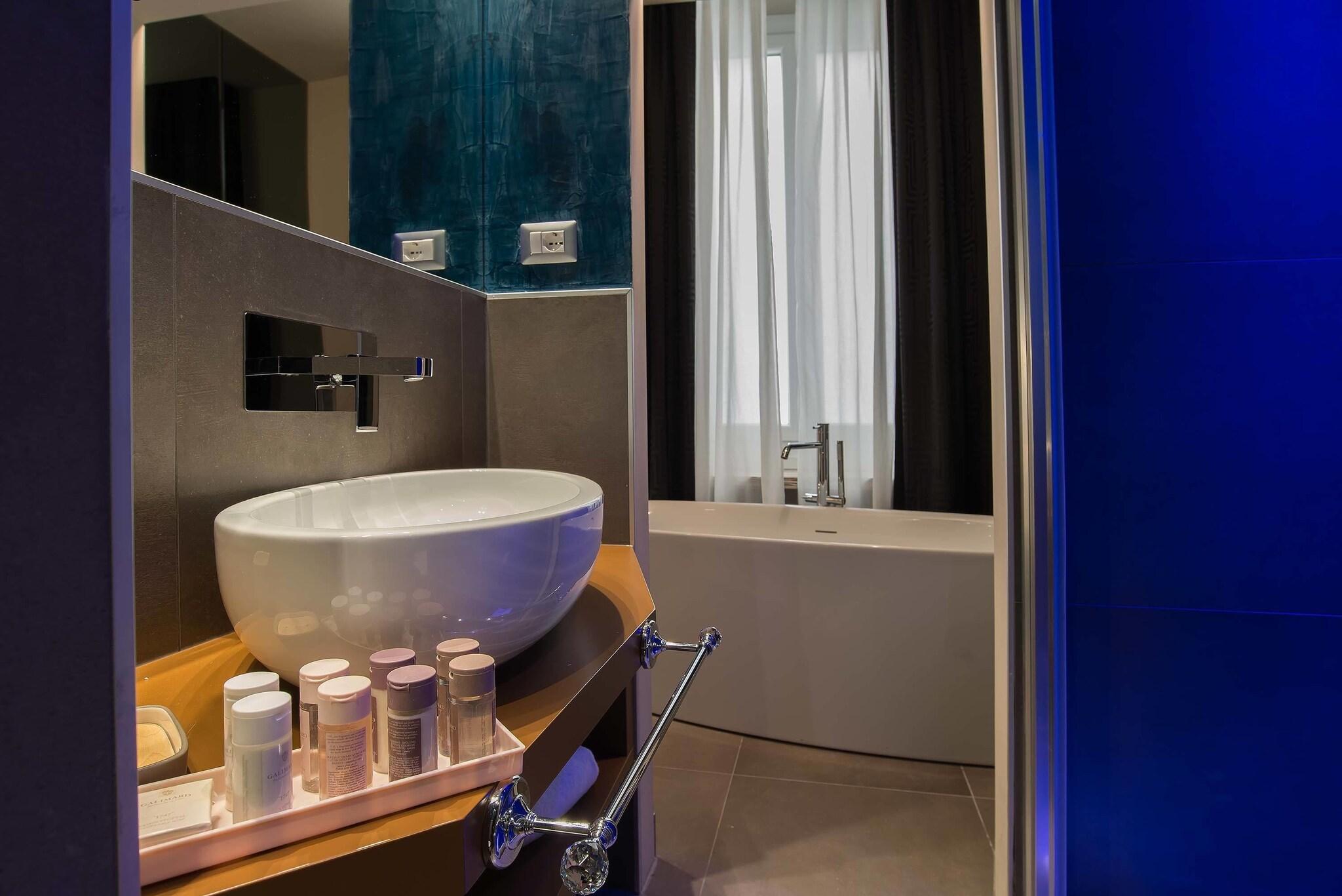 Double Deluxe Queen Bed