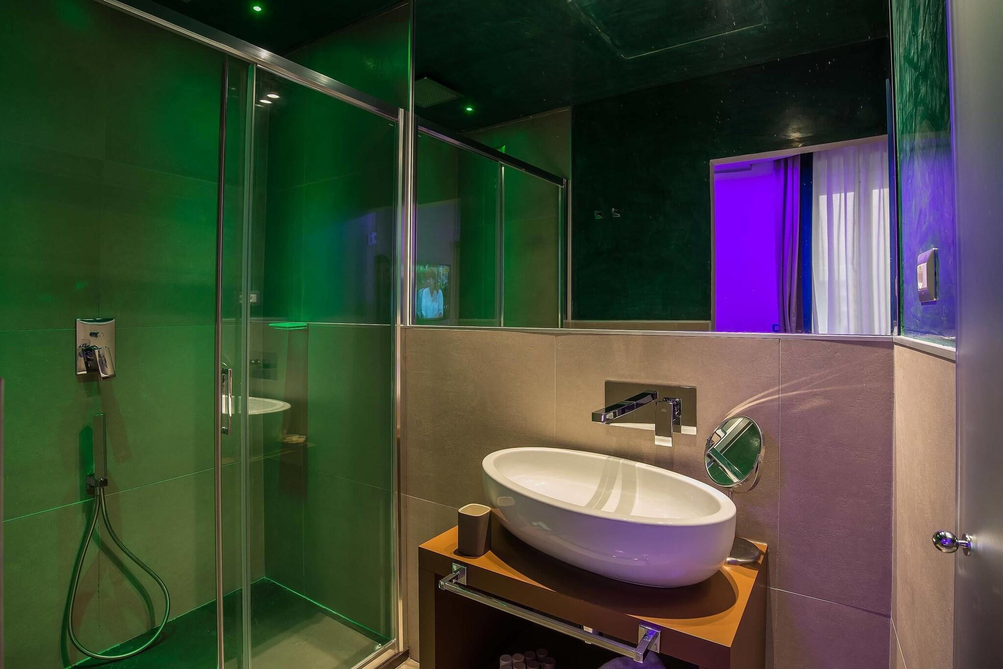 Double Deluxe Queen Bed