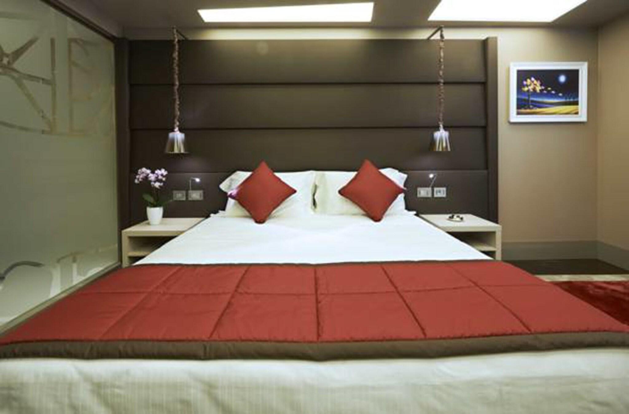 Double Deluxe King Bed