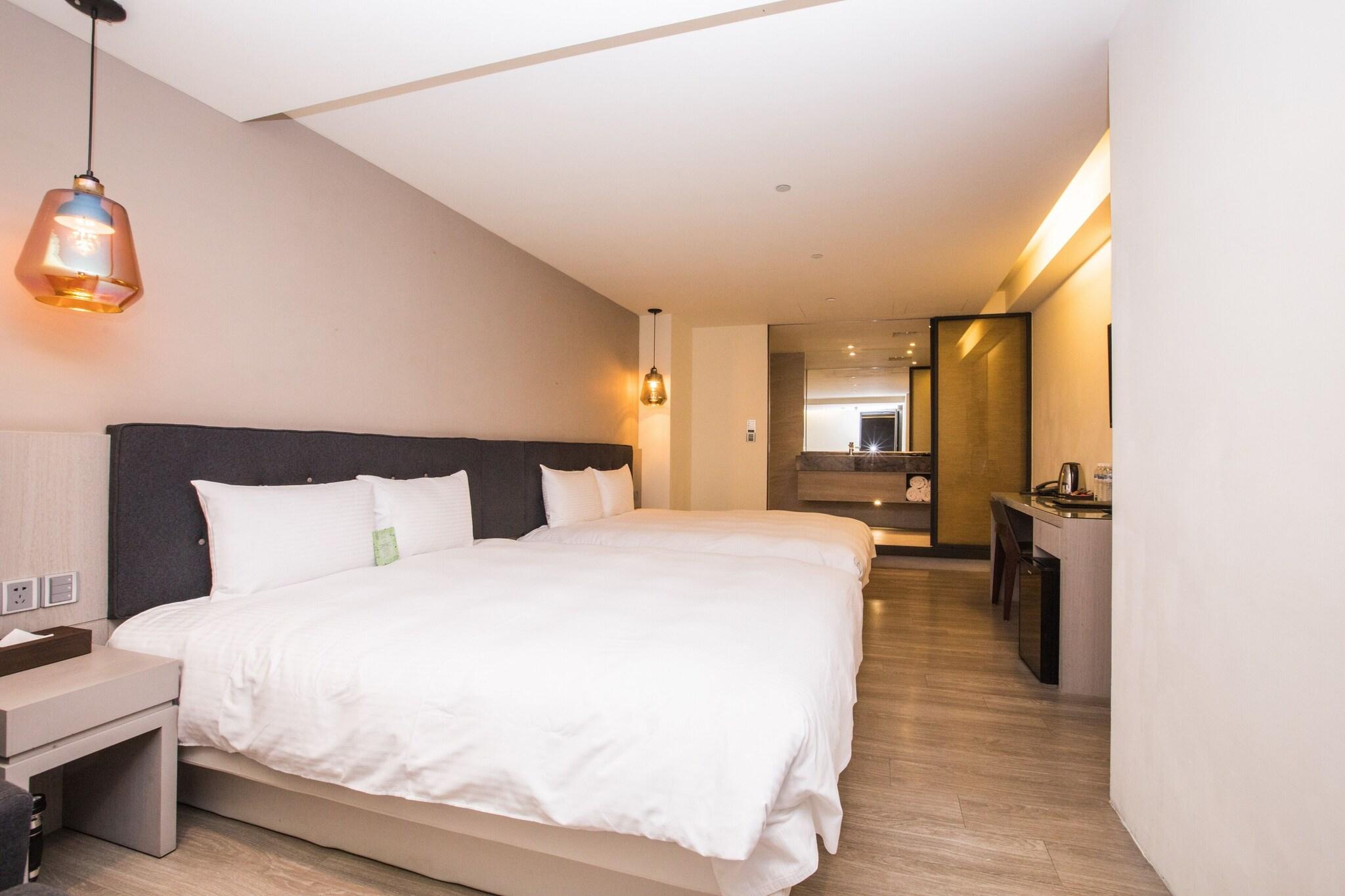 Quadruple Deluxe Two Queen Beds