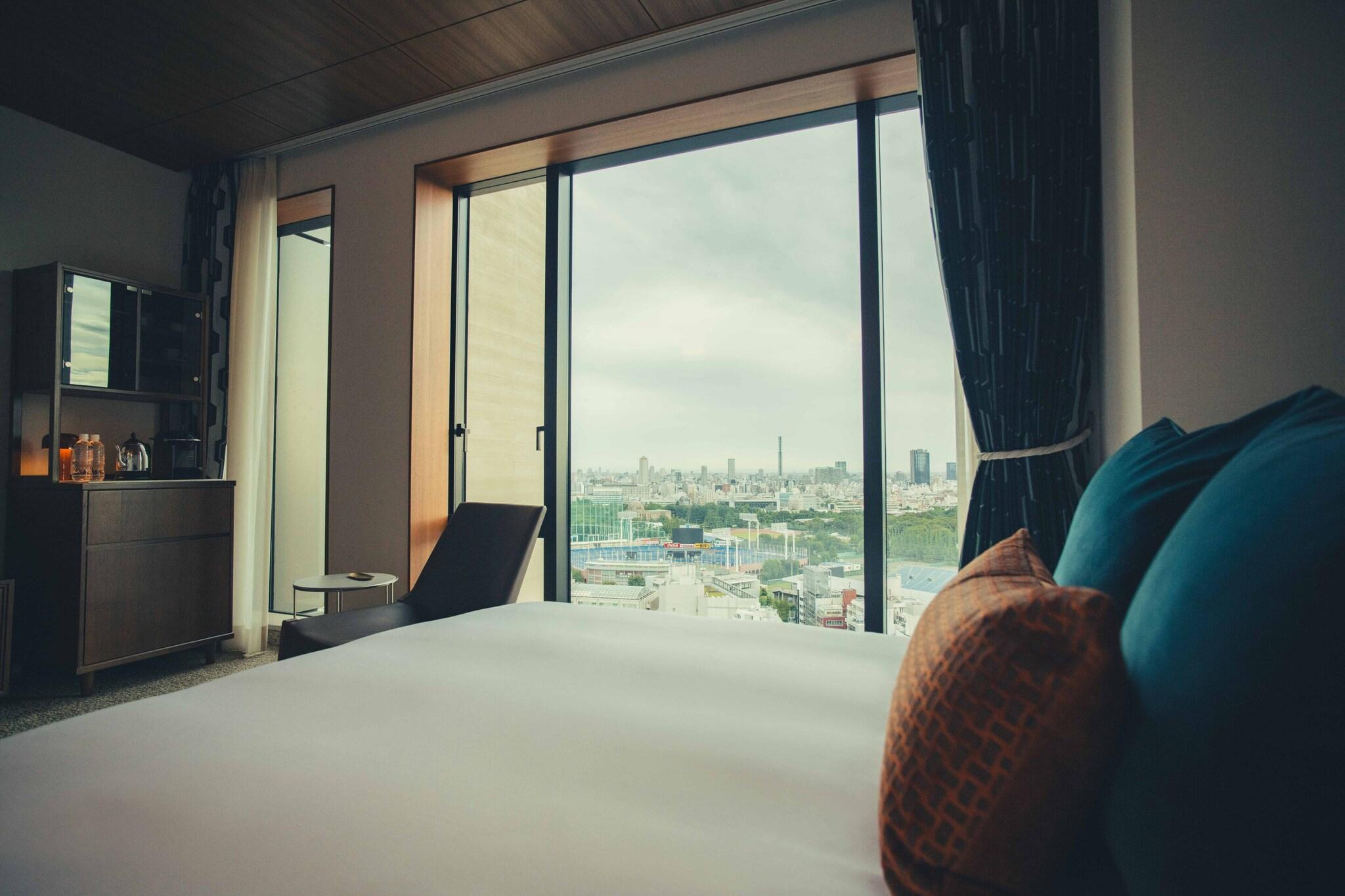 Double City View Queen Bed