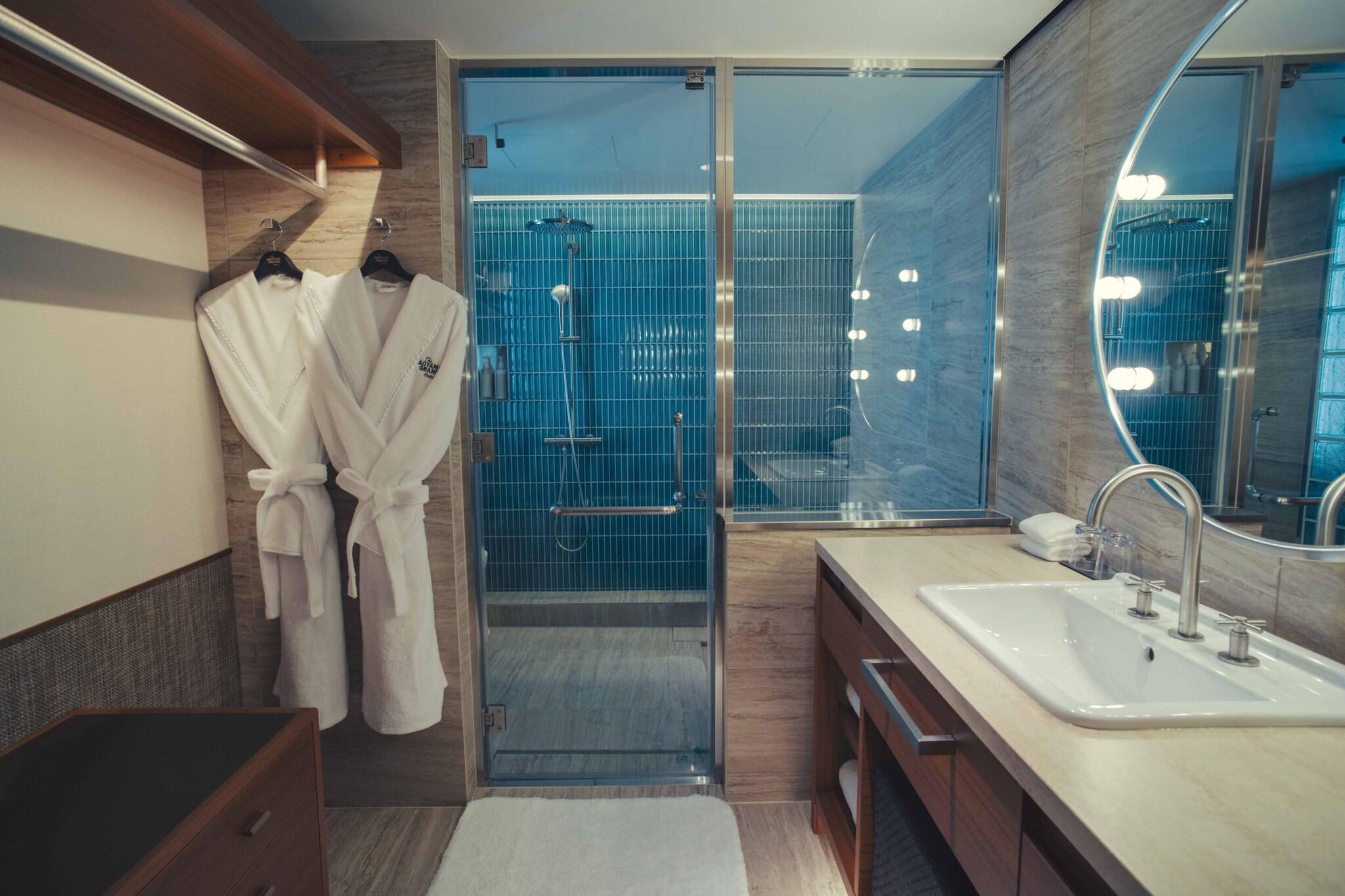 Double City View Queen Bed