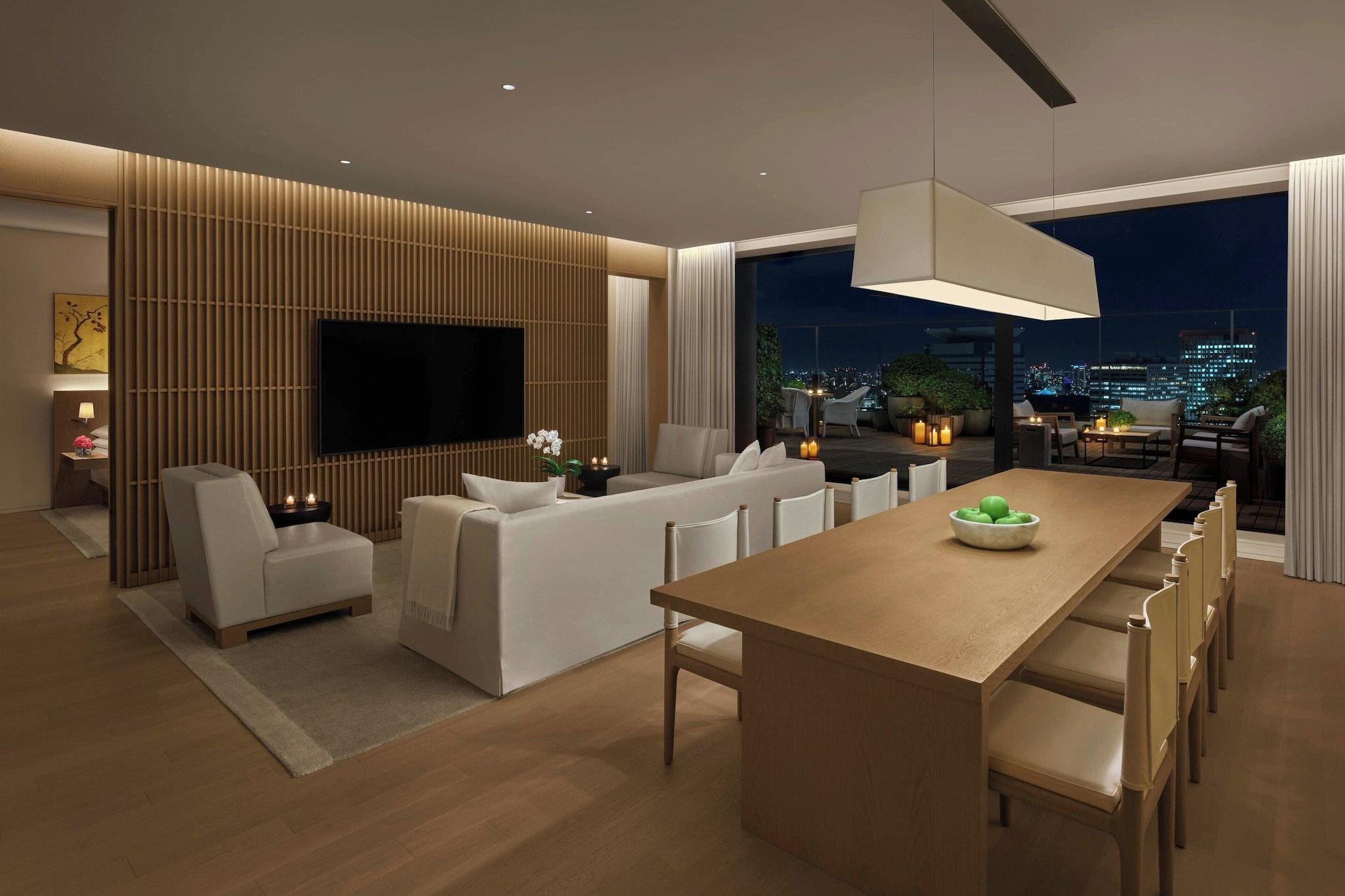 Suite City View King Bed