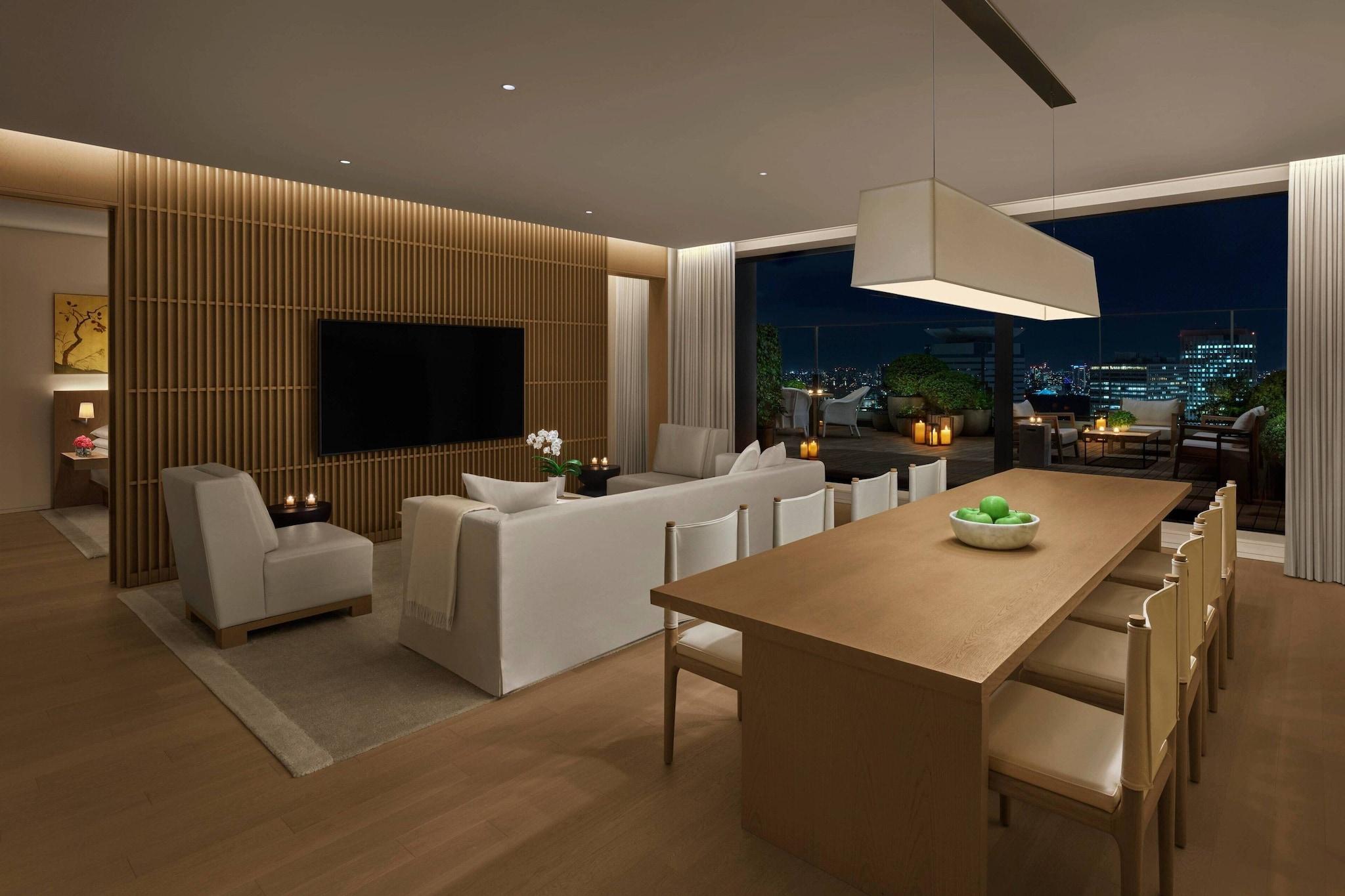 Suite City View King Bed