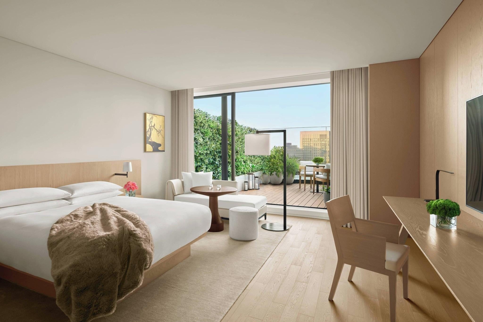 Studio City View King Bed