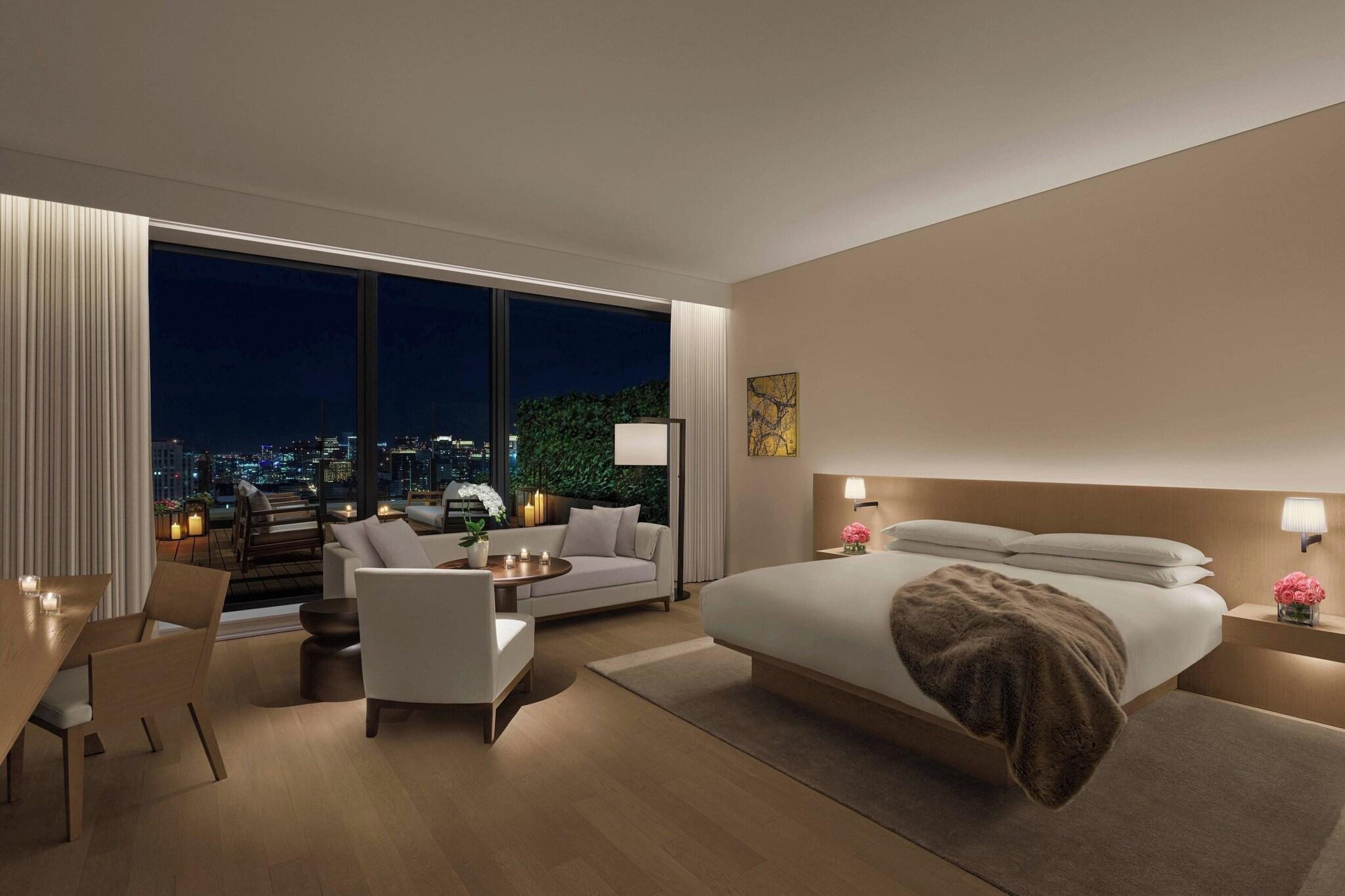 Double City View King Bed