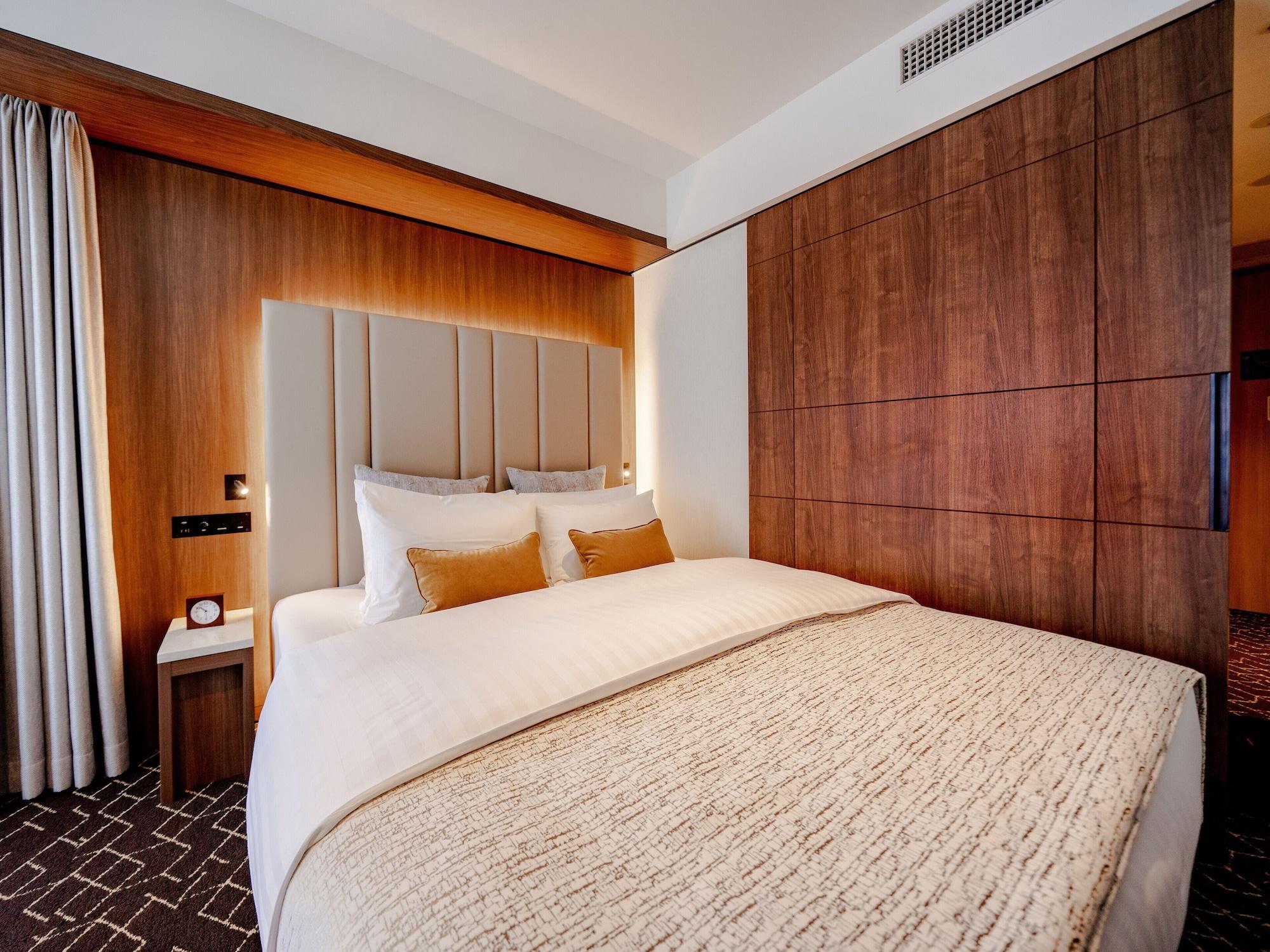 Double Premier King Bed