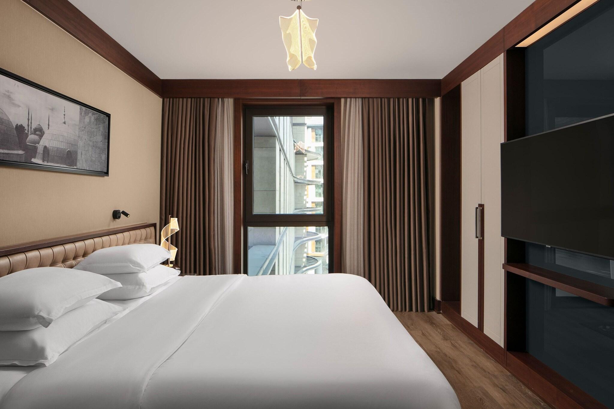 Junior Suite King Size Bed