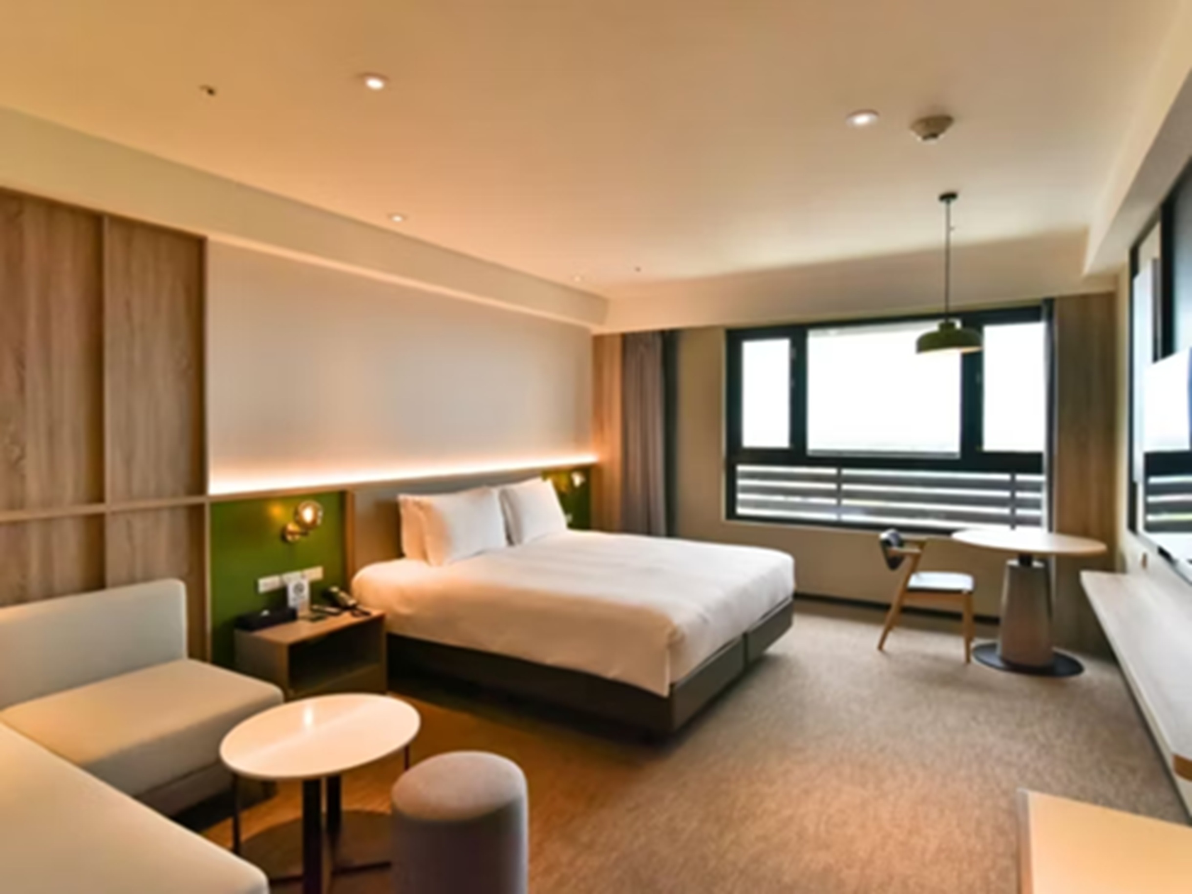 Double City View King Bed