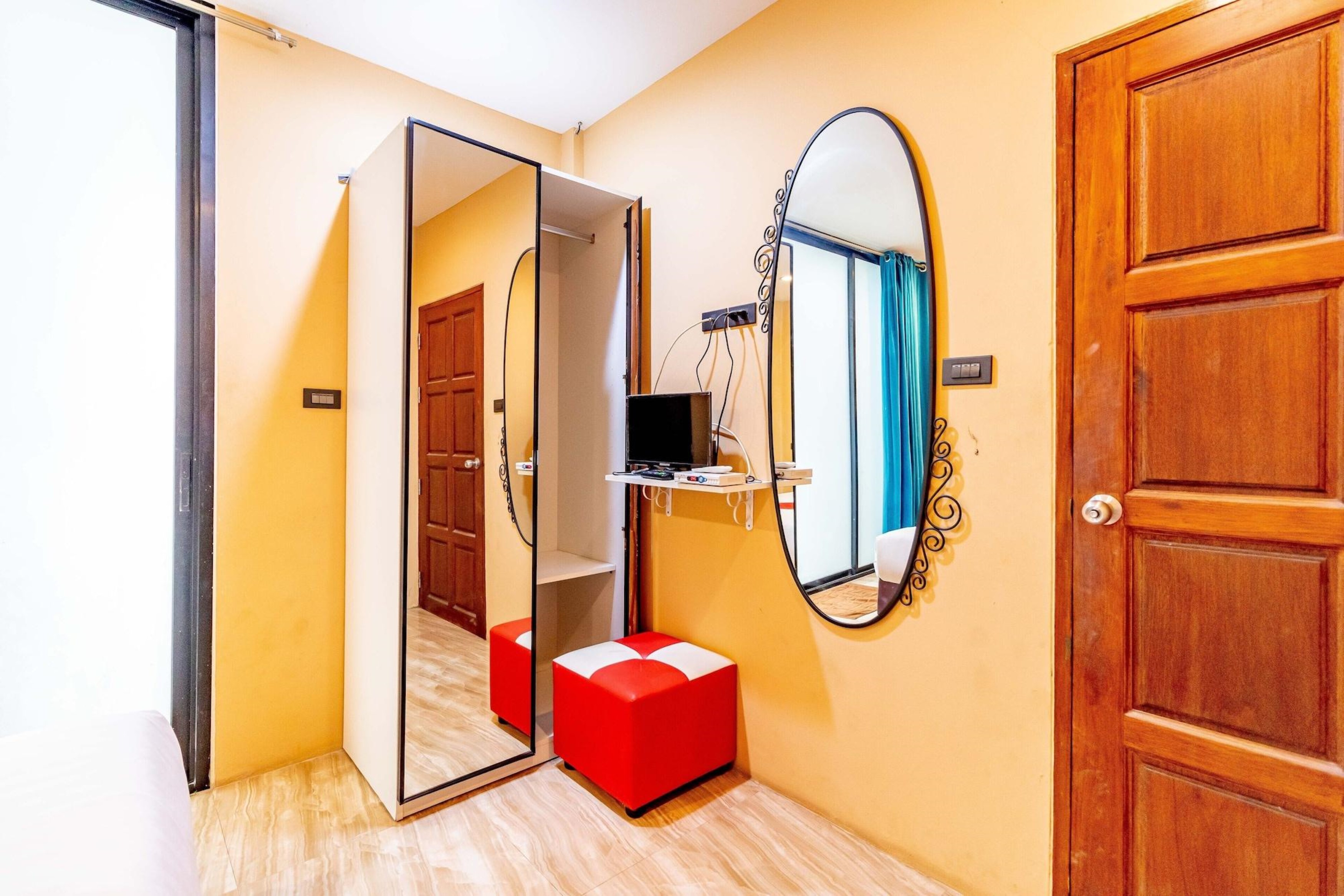 Double Pool View King Bed