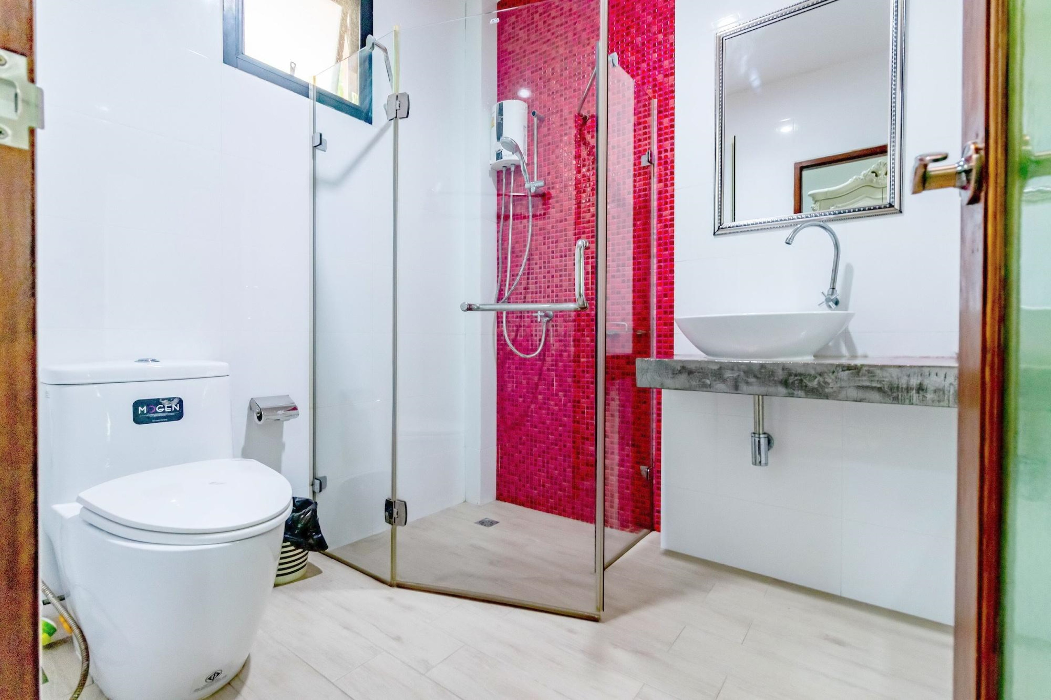 Double Pool View King Bed