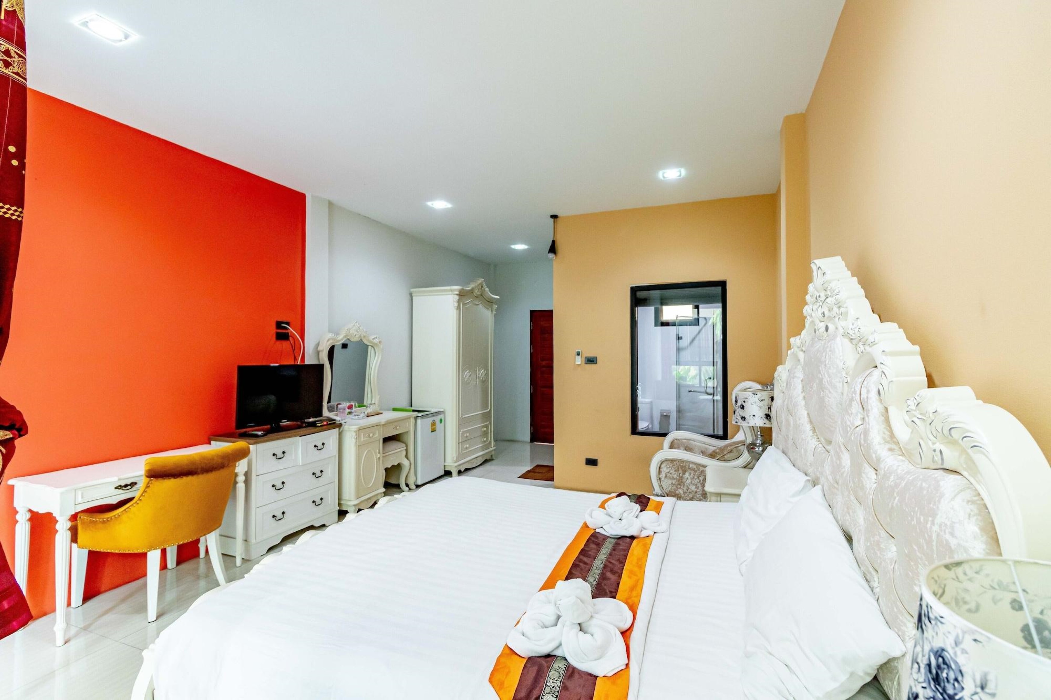 Double Pool View King Bed