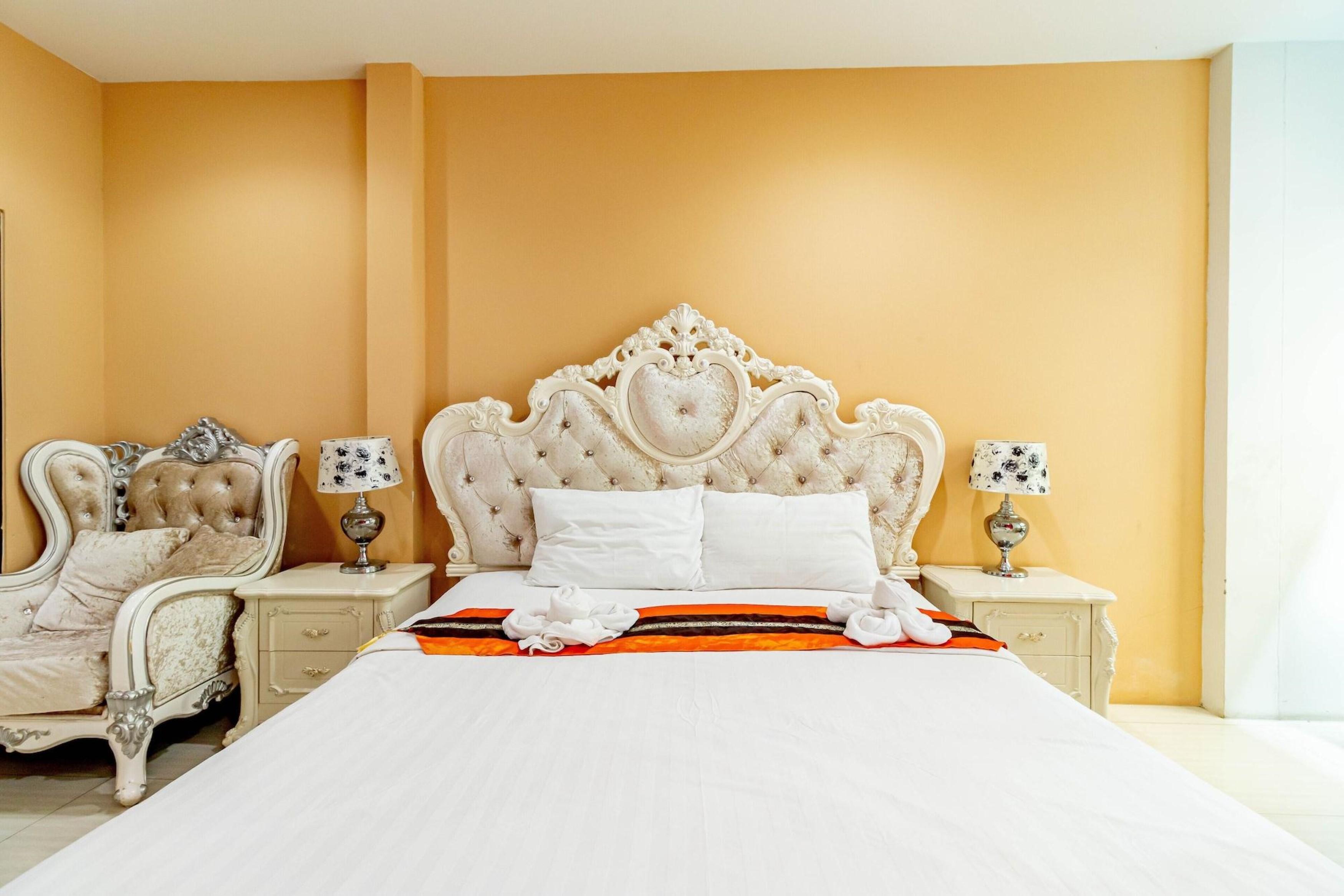 Double Pool View King Bed