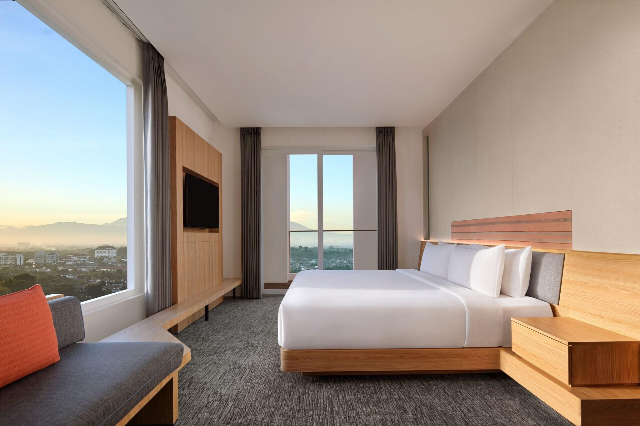 Studio City View King Bed