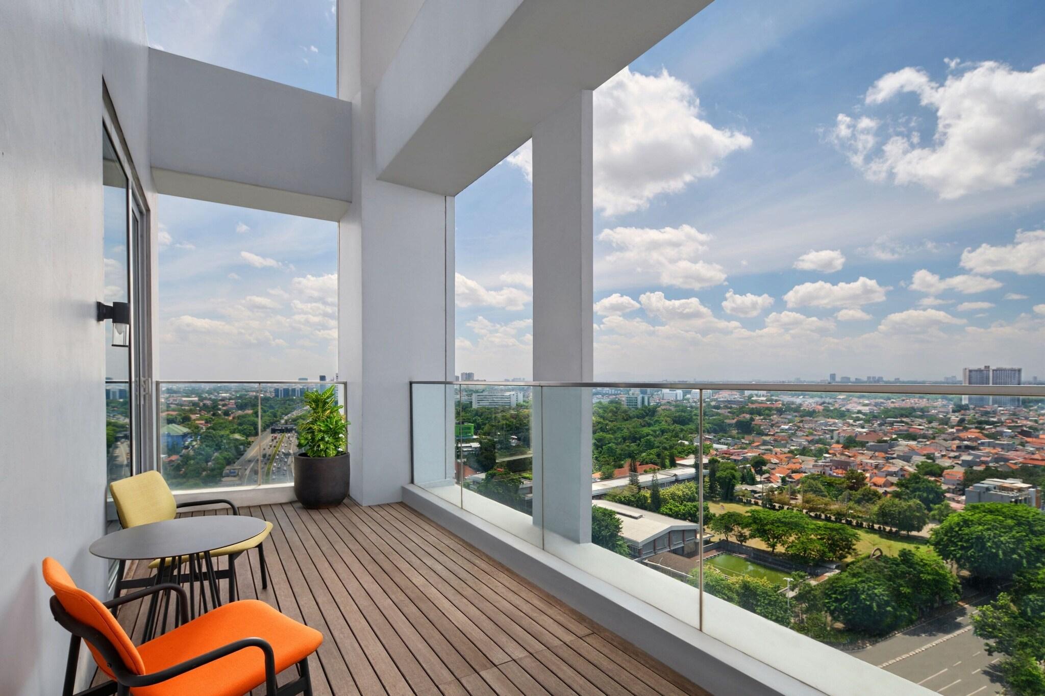 Studio City View King Bed