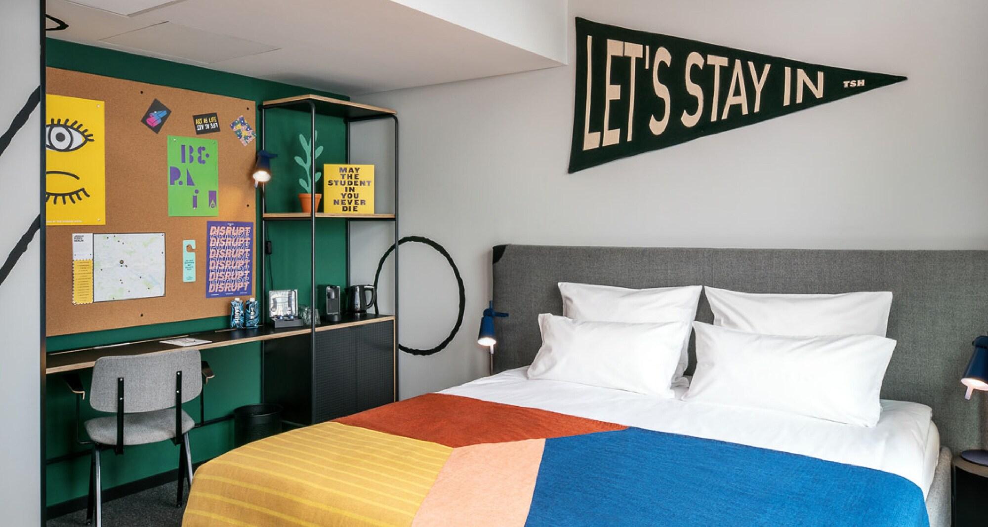 Double Deluxe Queen Bed