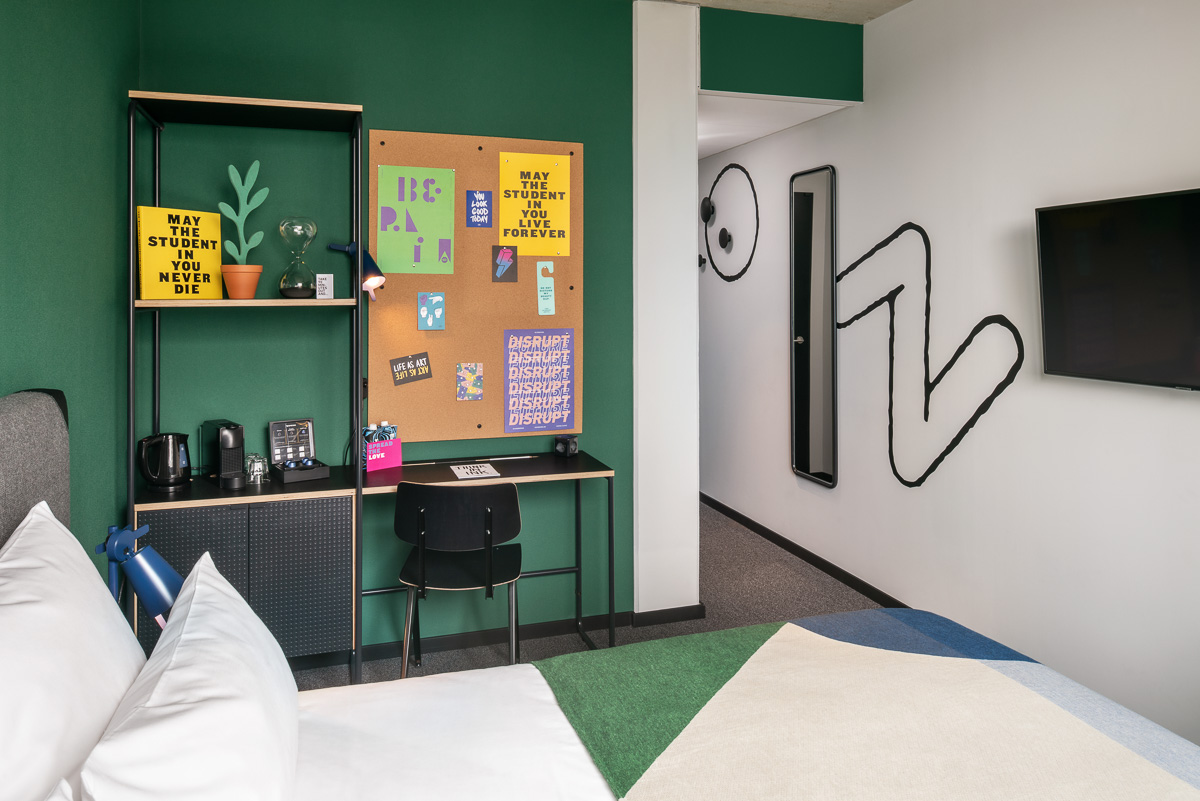 Double Executive Queen Bed