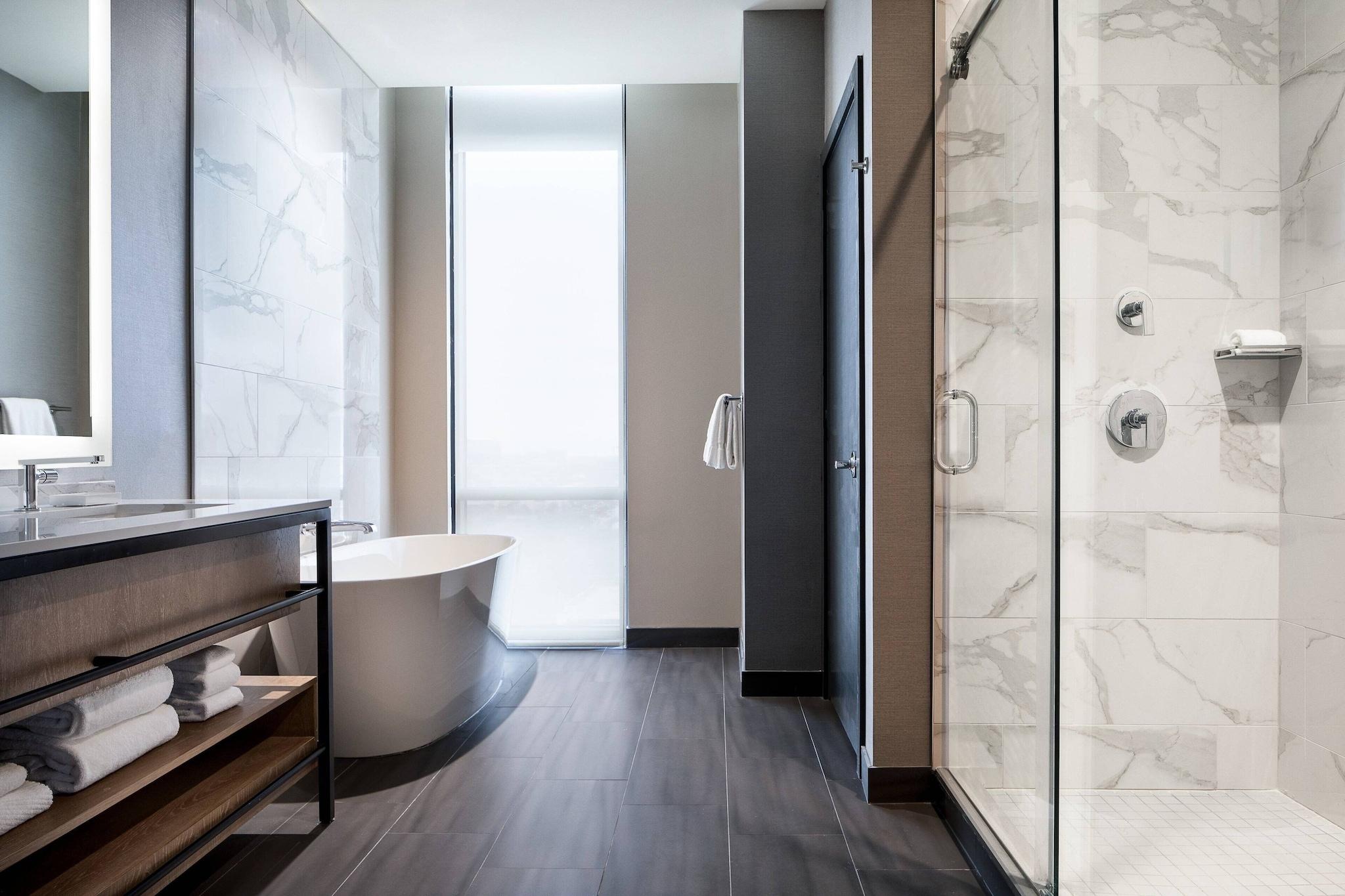 Junior Suite City View King Bed